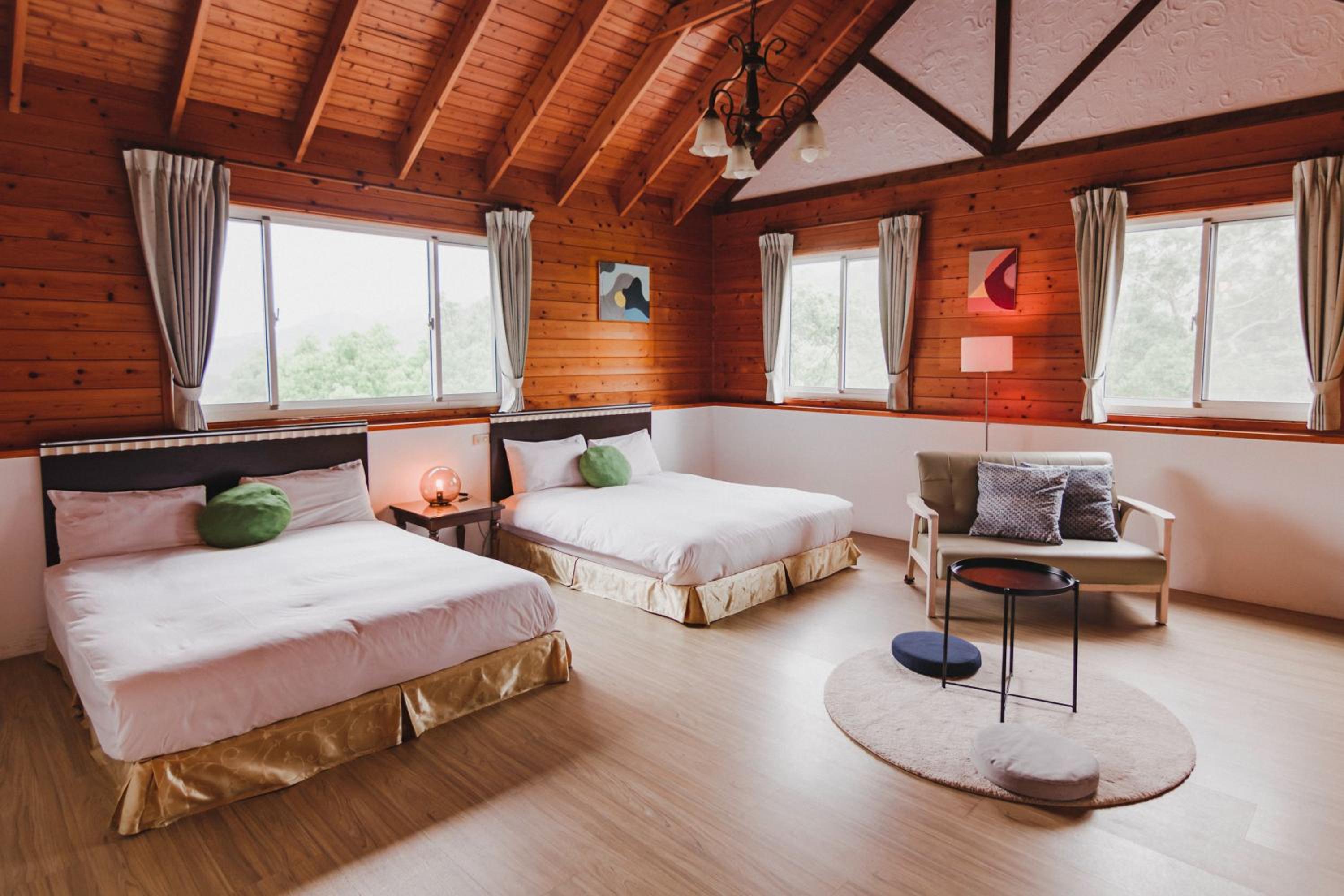 Wooden Style Twin Room photo 1