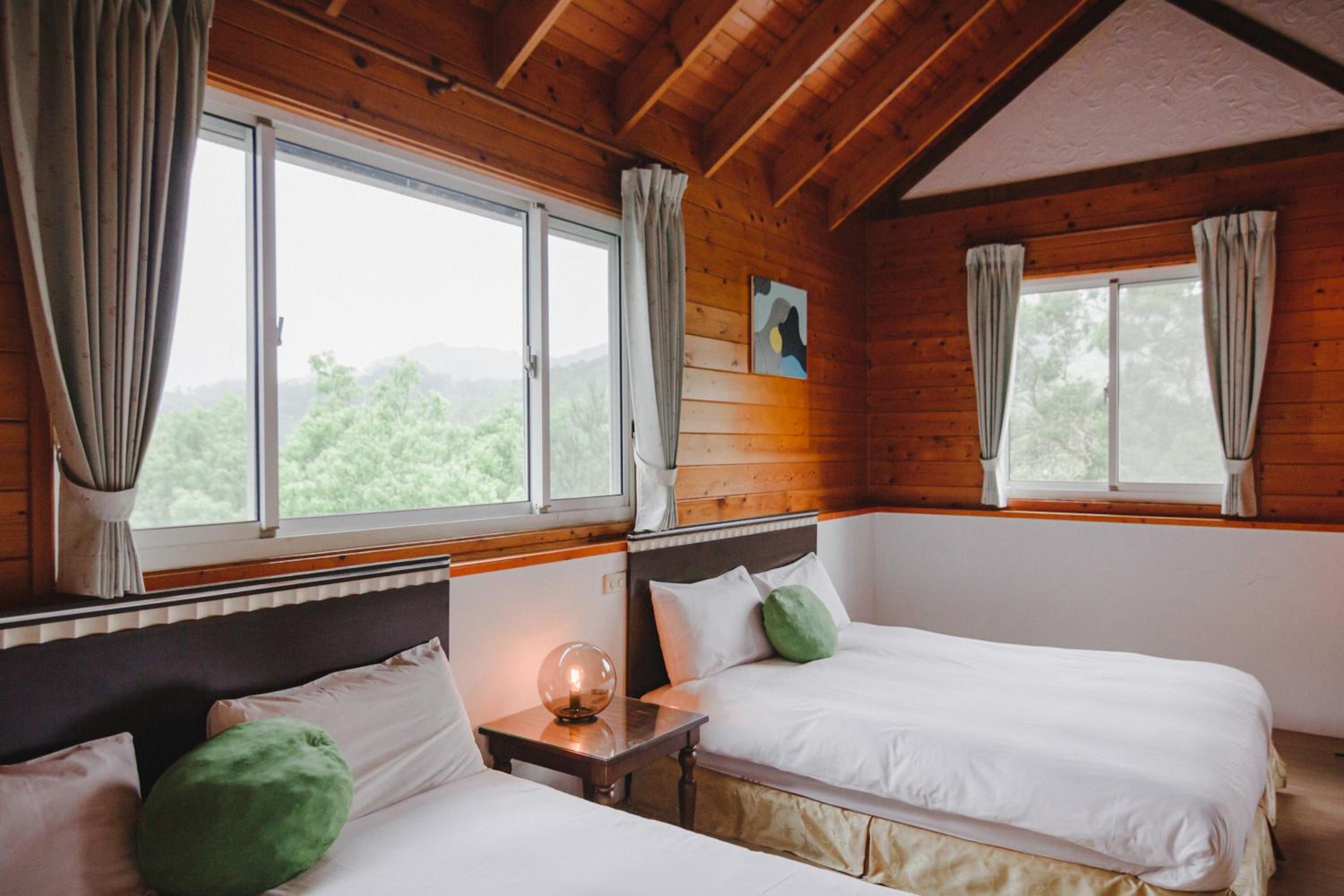 Wooden Style Twin Room photo 3