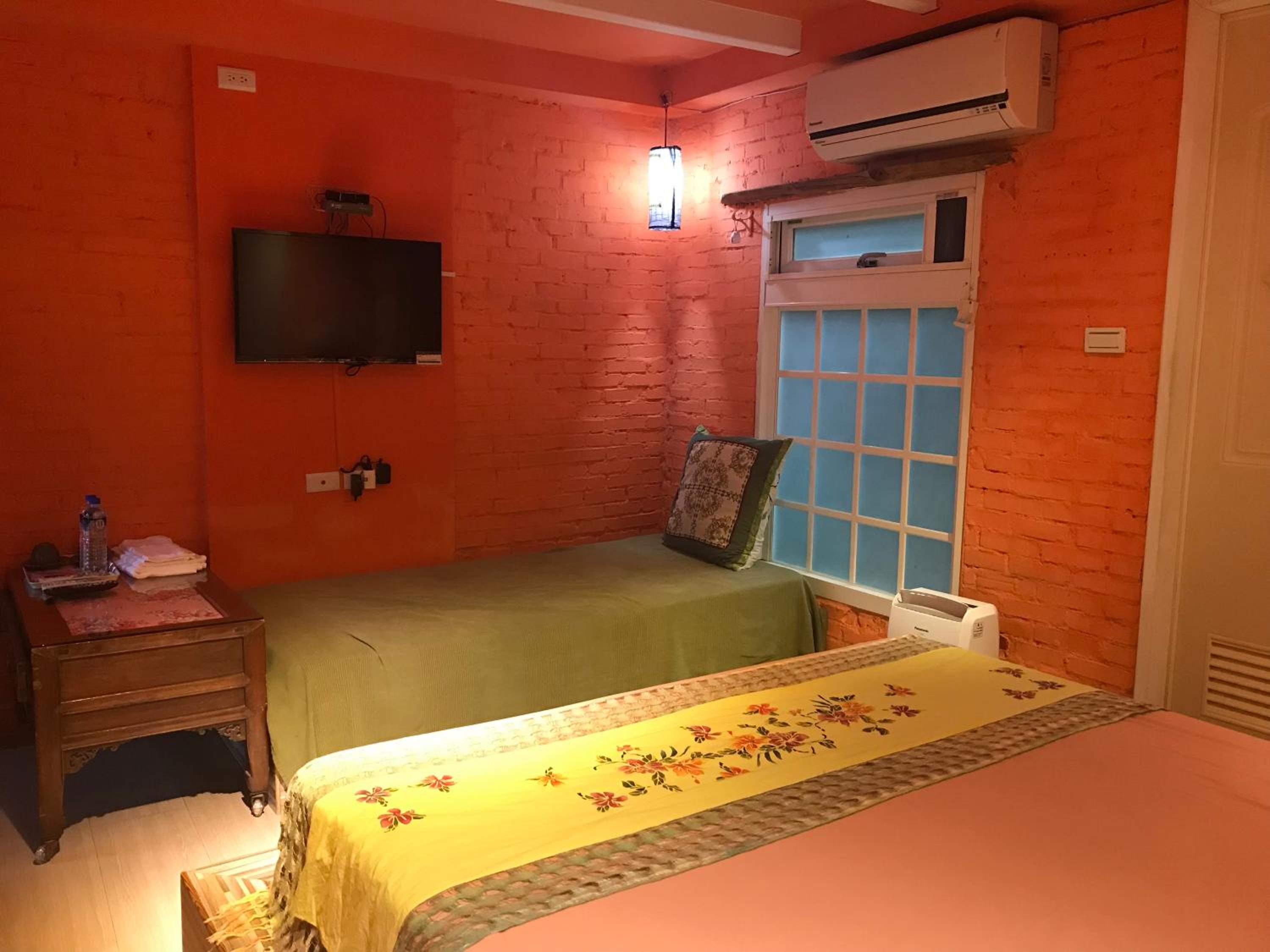 Triple Room with Private Bathroom photo 2