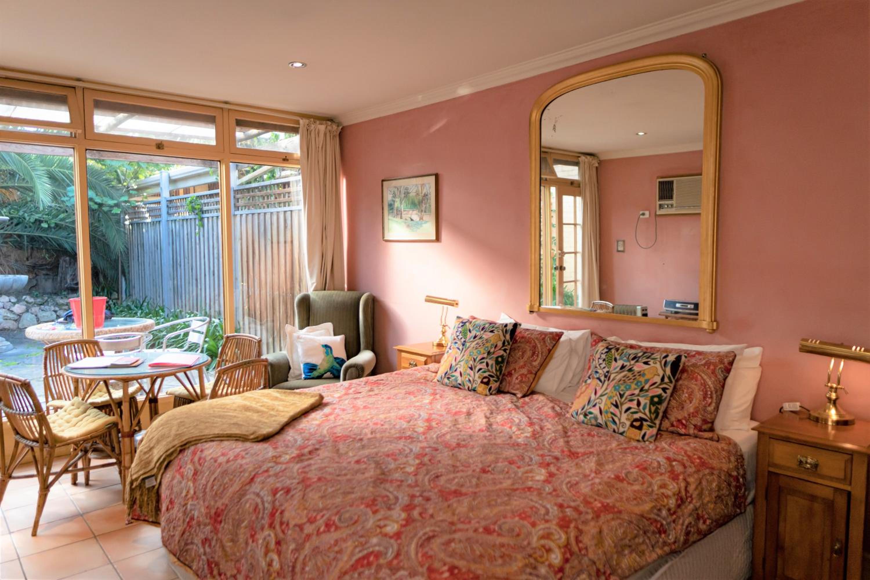 Champagne Spa Suite (38A Melbourne street, North Adelaide)