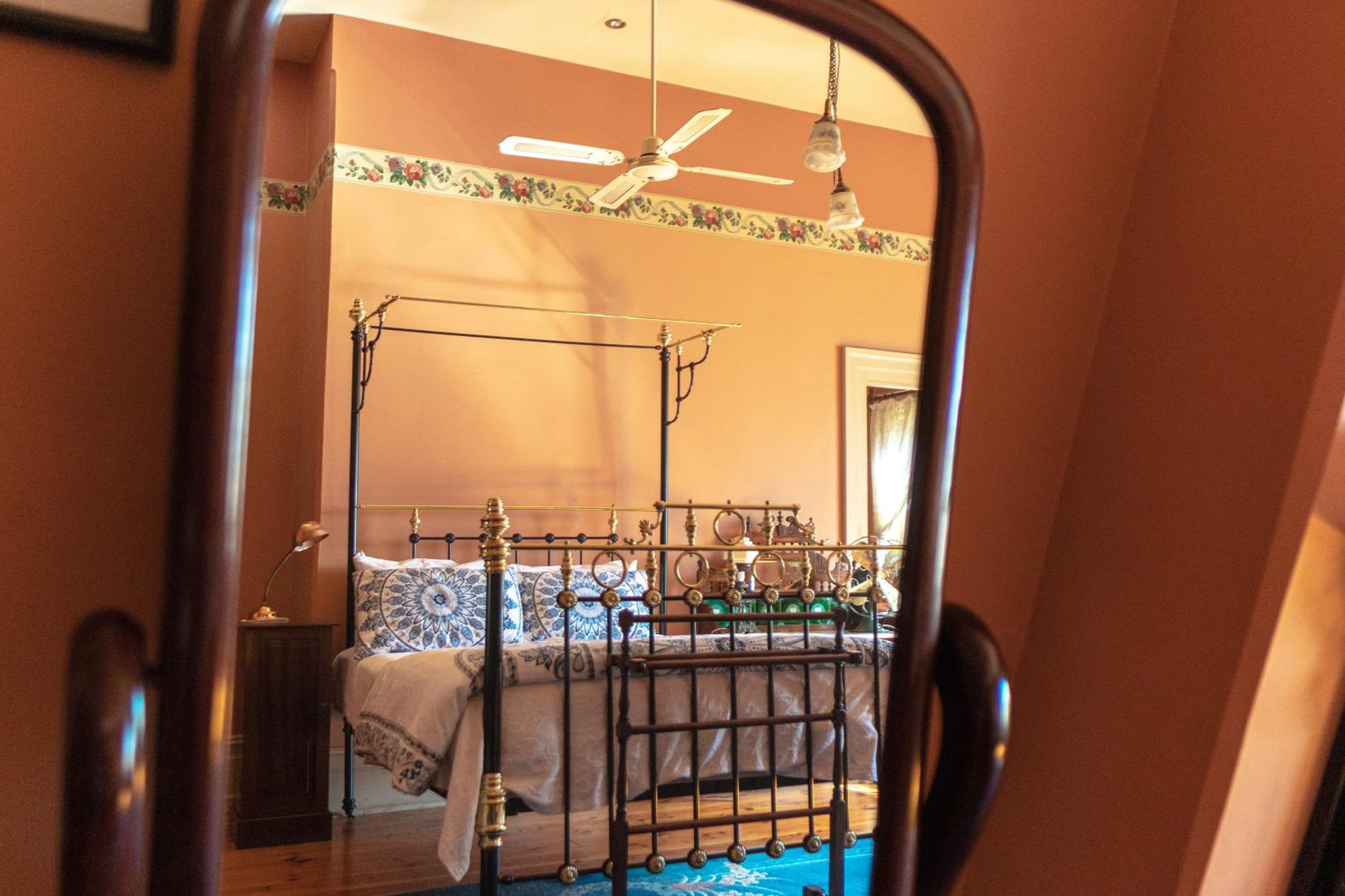 Two-Bedroom Apartment - George Lowe Esquire thumbnail 6