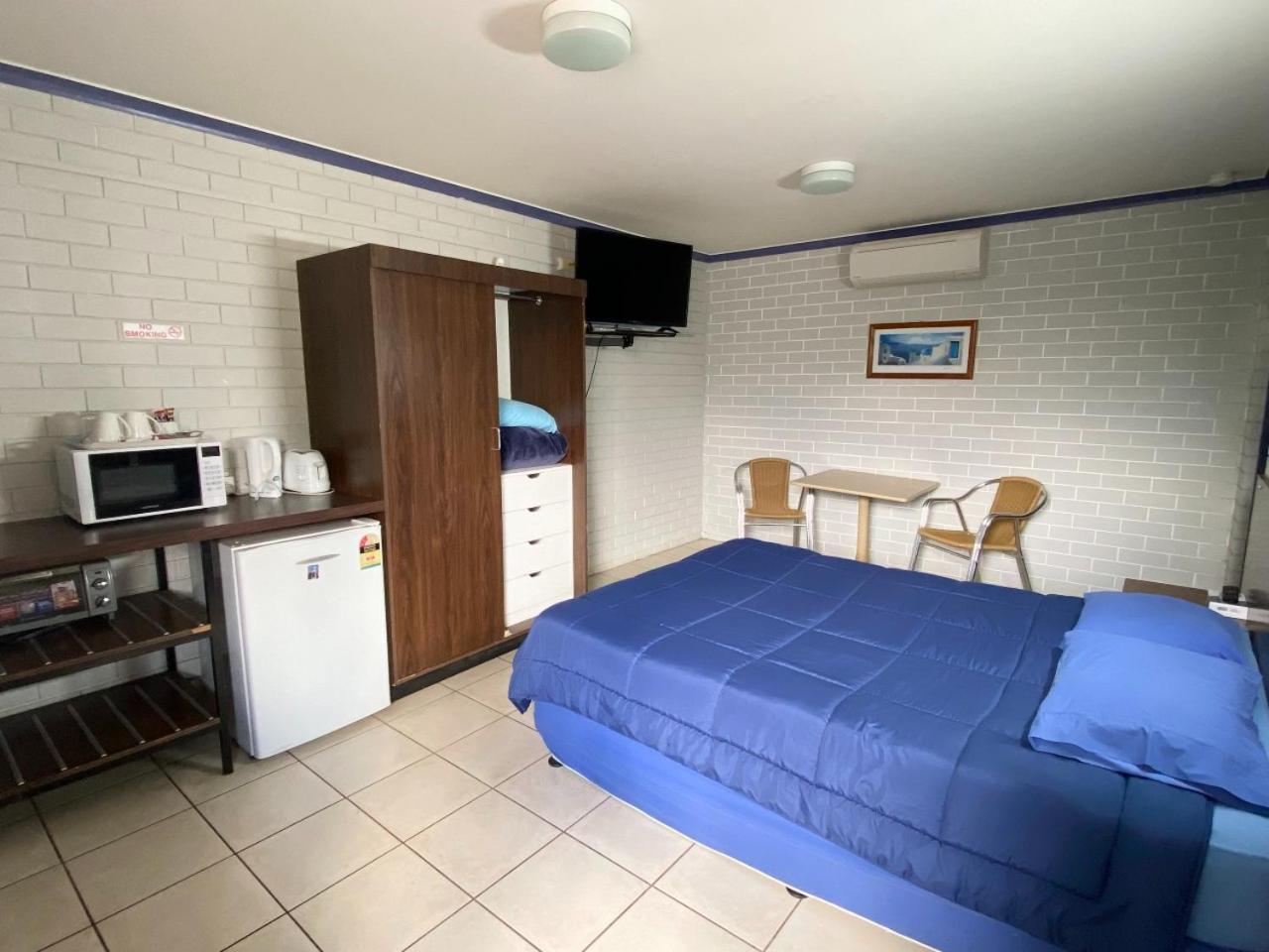 Standard Queen Room - Photo 6