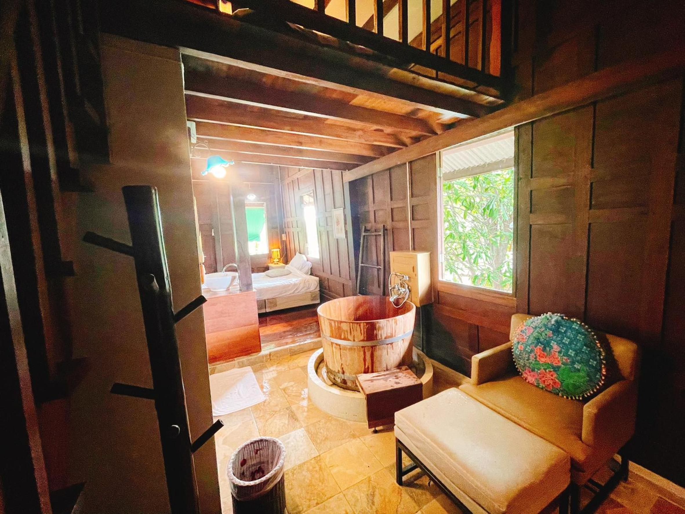 Deluxe Family Suite - Photo 5
