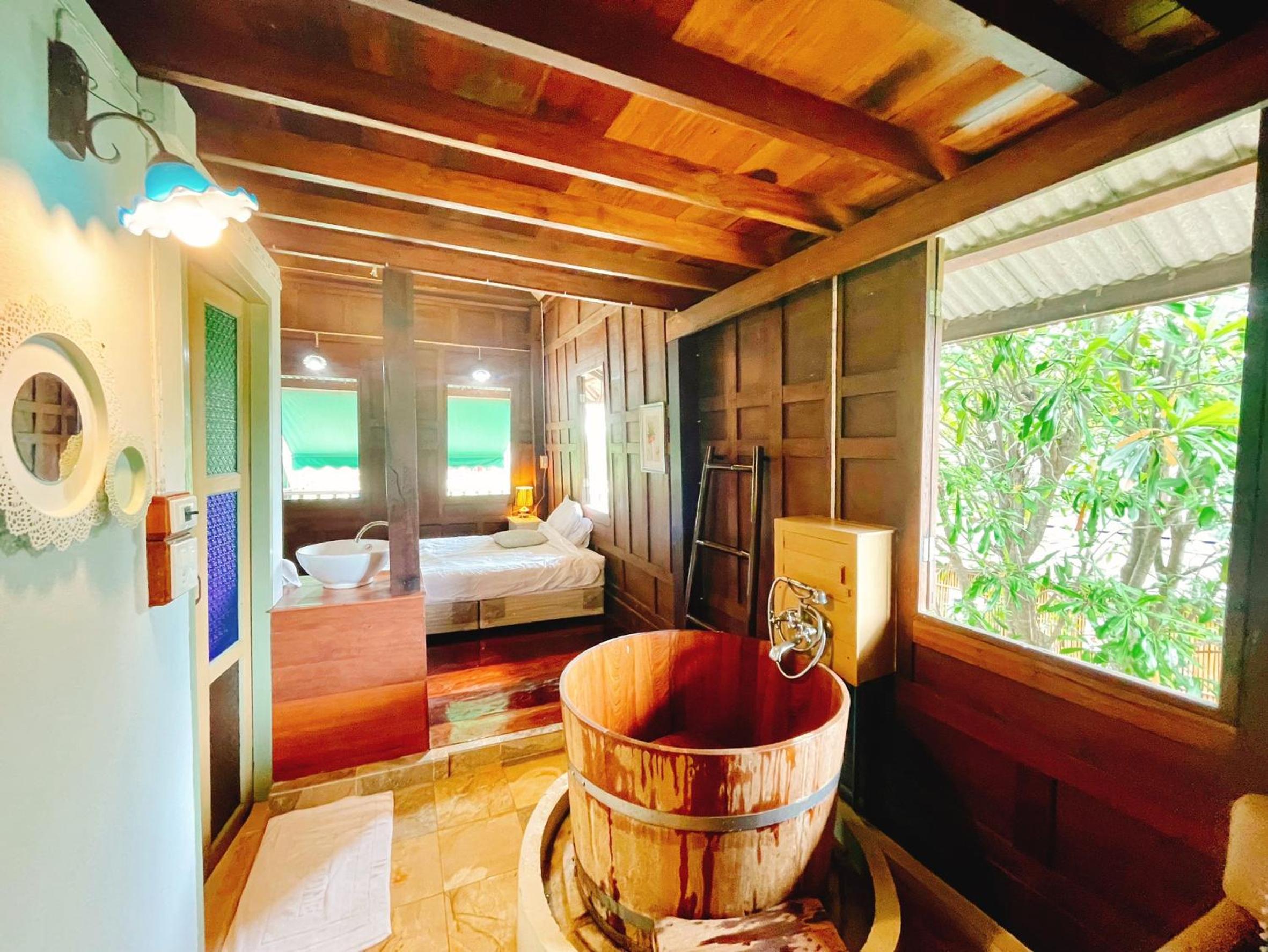Deluxe Family Suite - Photo 6