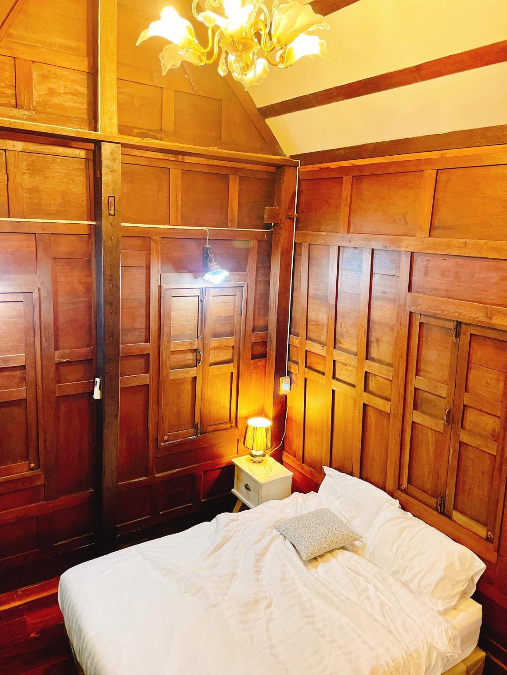 Deluxe Family Suite - Photo 8