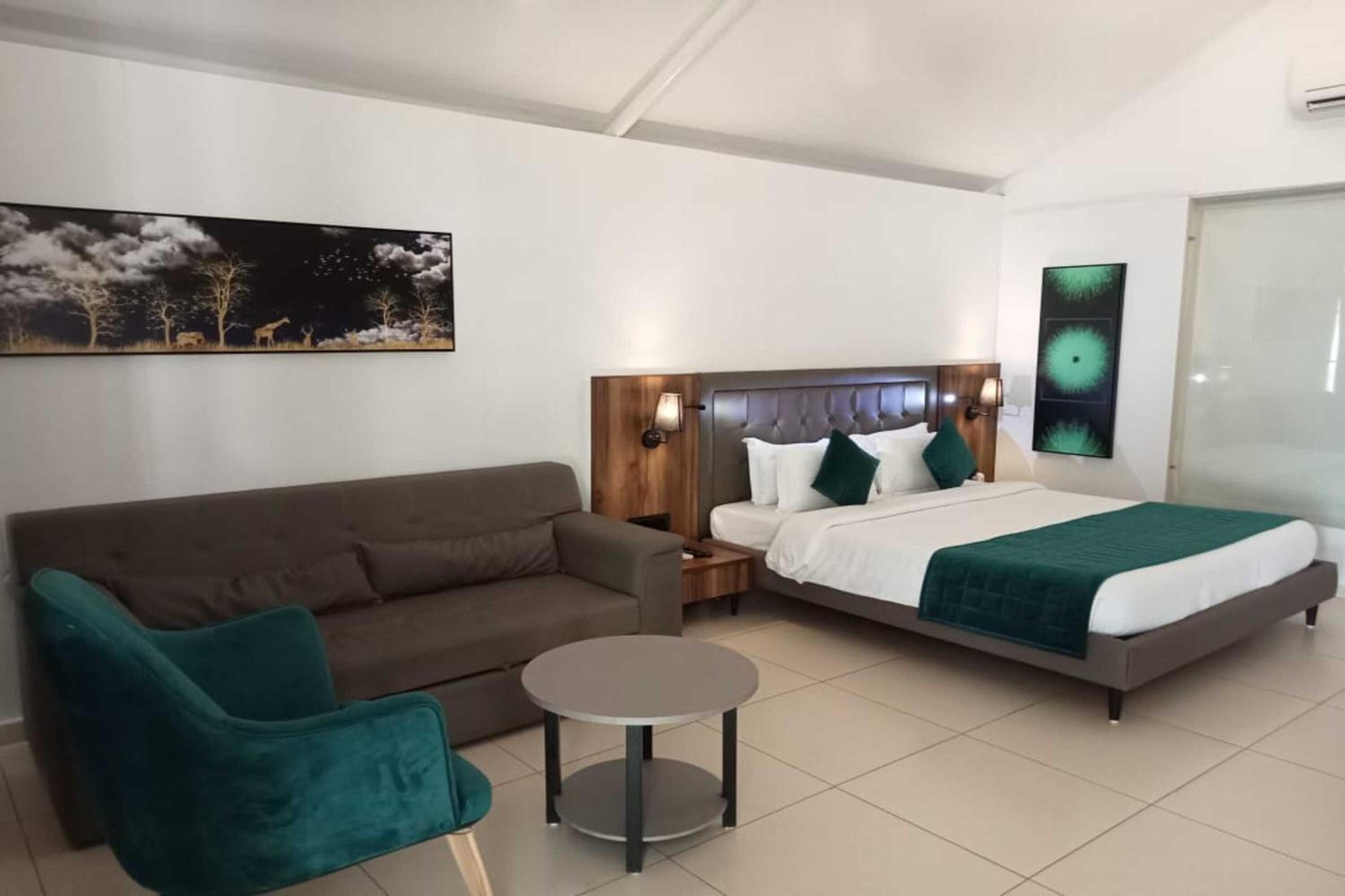 Deluxe Family Room