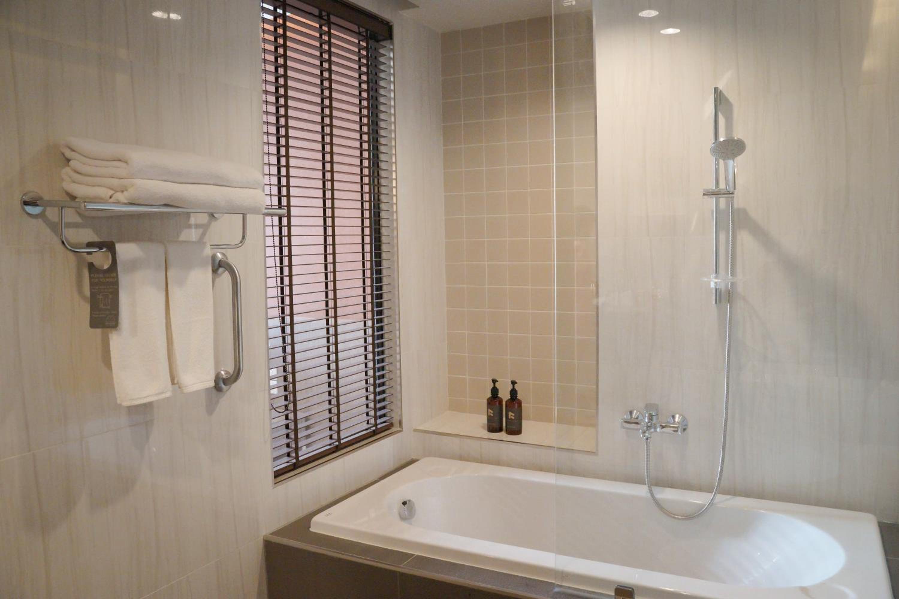 Suite with Mountain View - Photo 12
