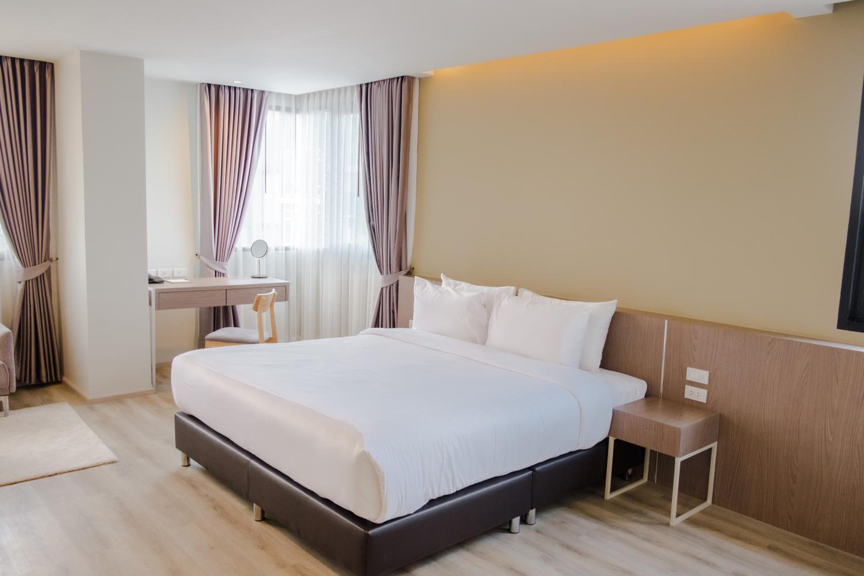 Corner Suites - Photo 4