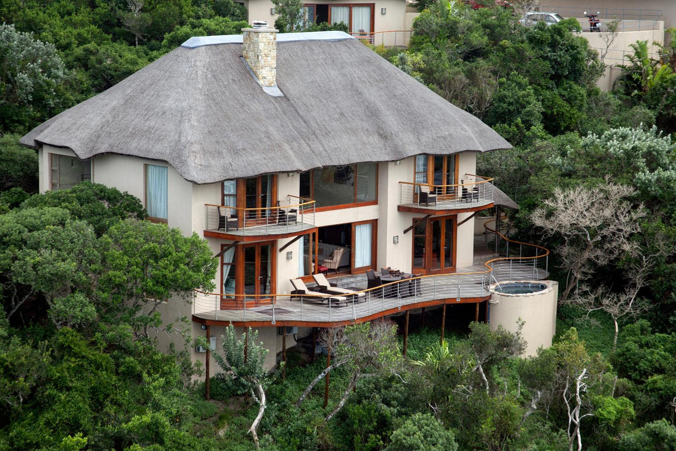Three-Bedroom House - Photo 10