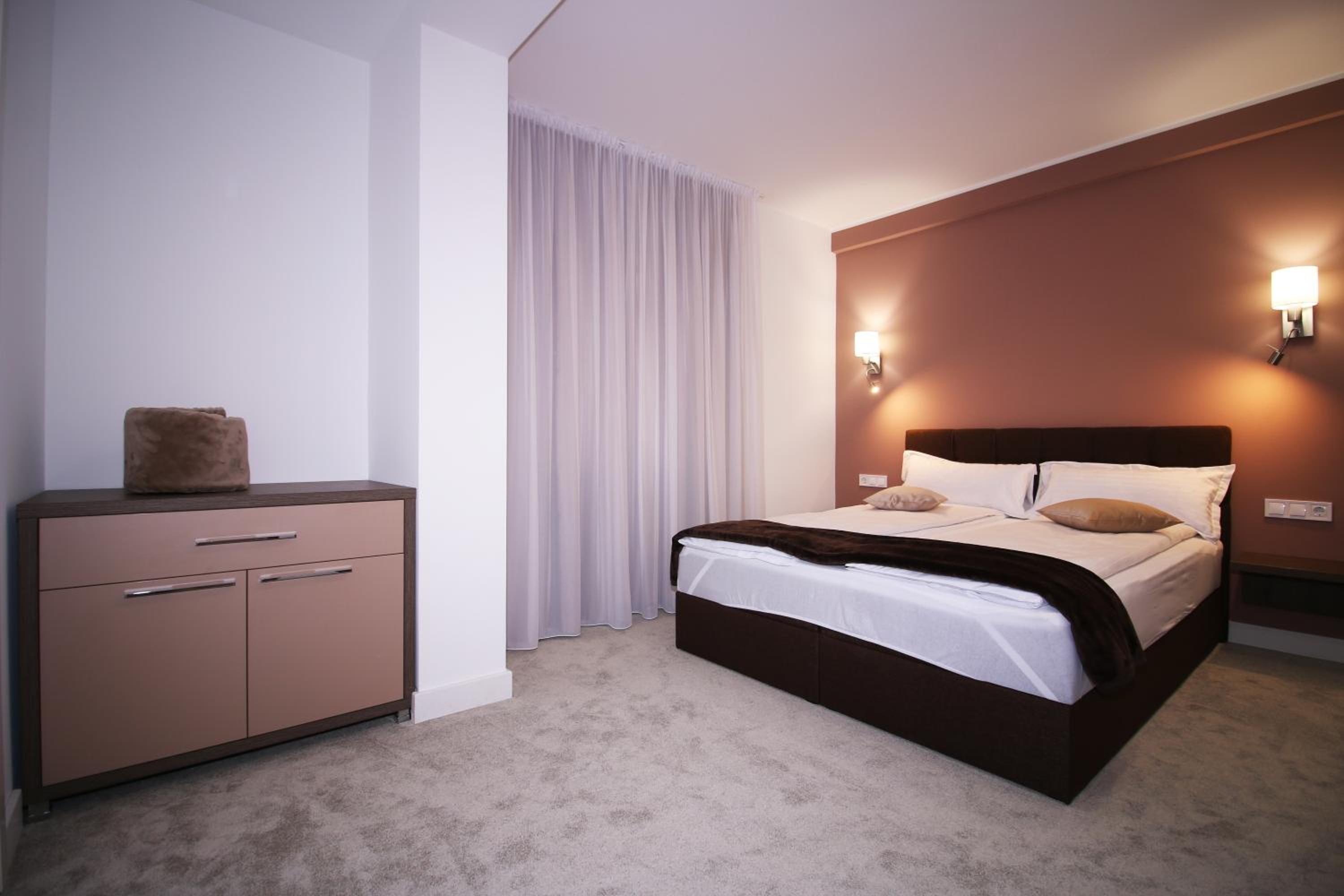Double Room - Photo 6