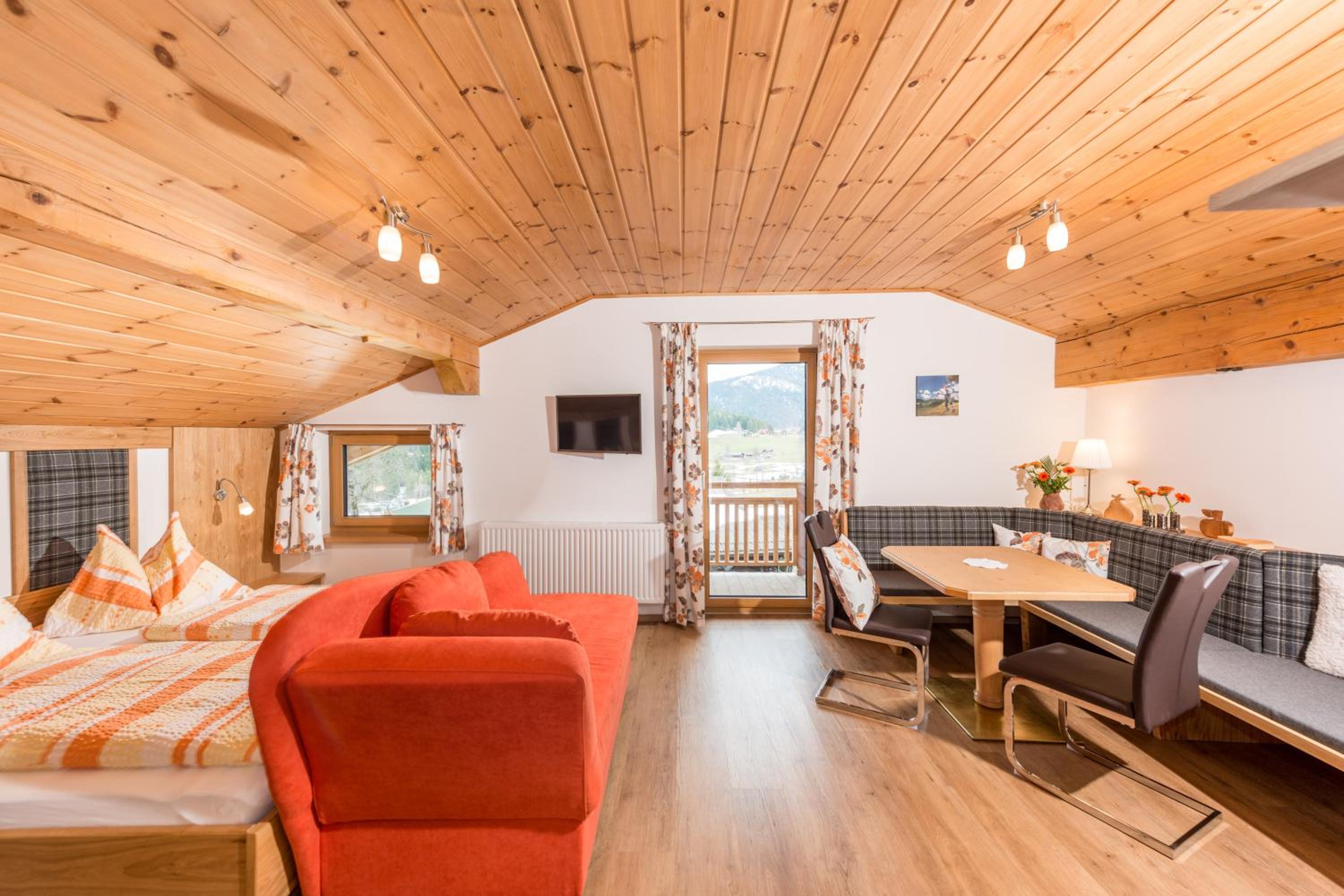Apartment with Mountain View photo 3