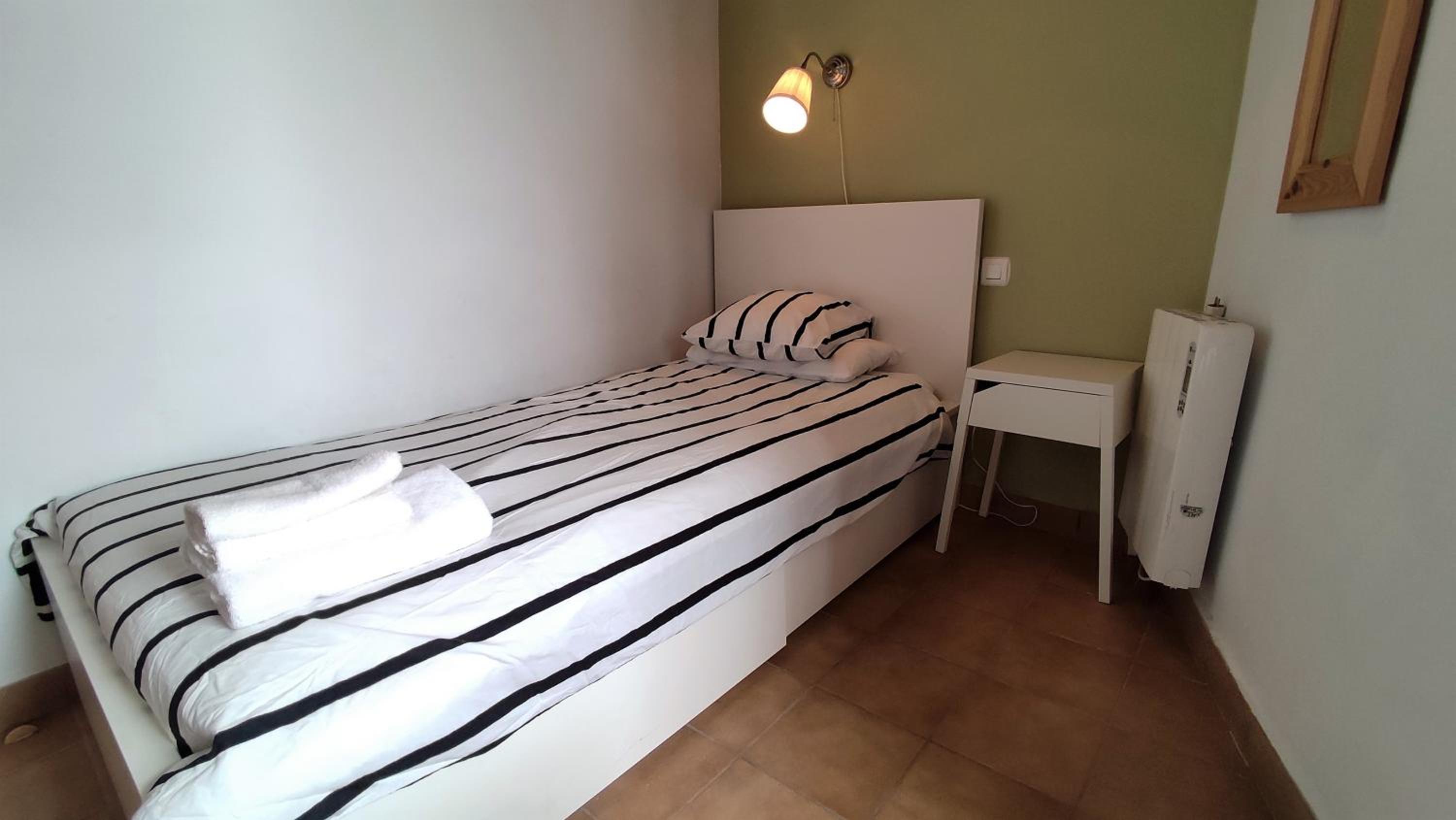 Two-Bedroom House - Photo 18