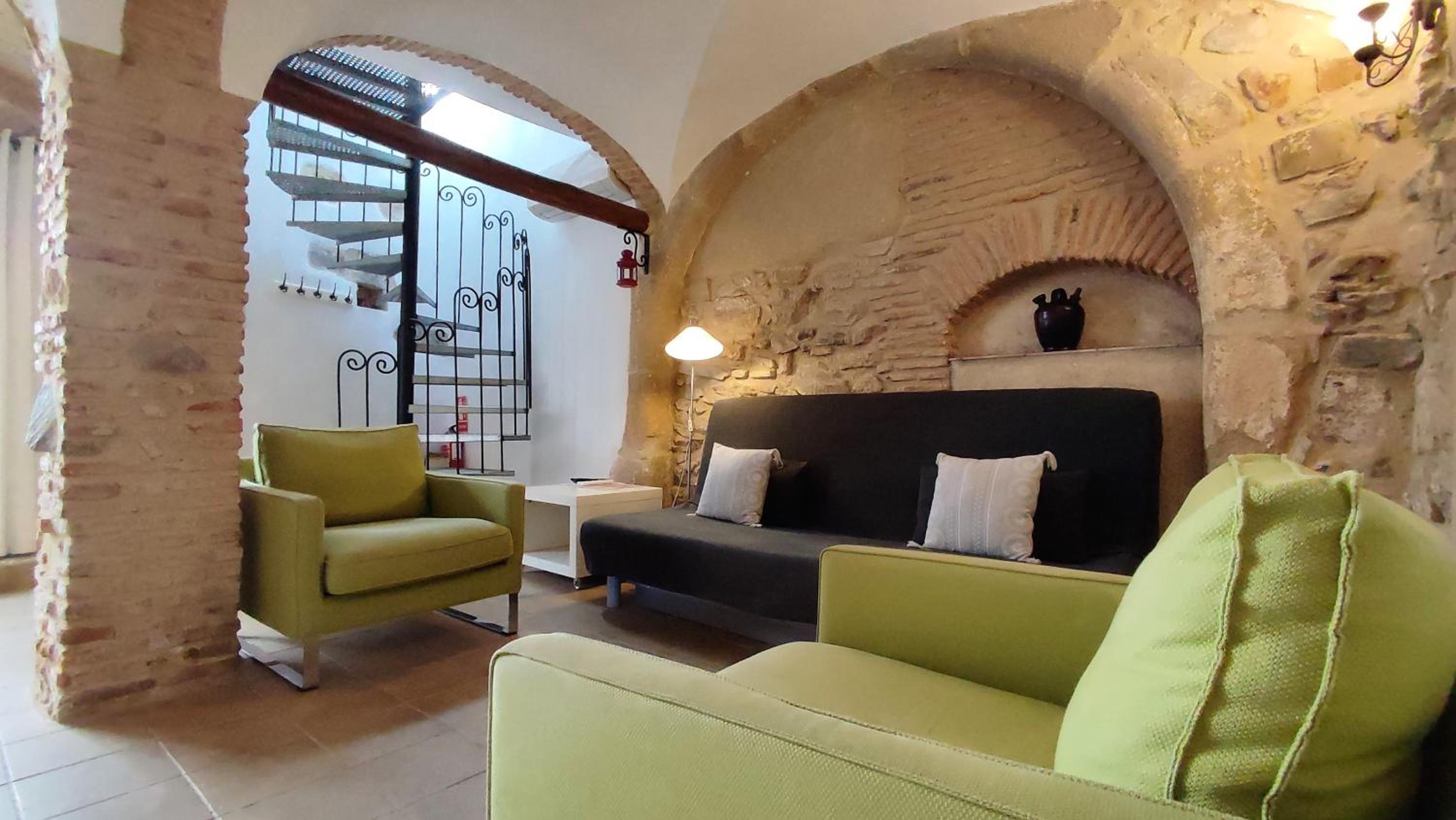 Two-Bedroom House - Photo 19