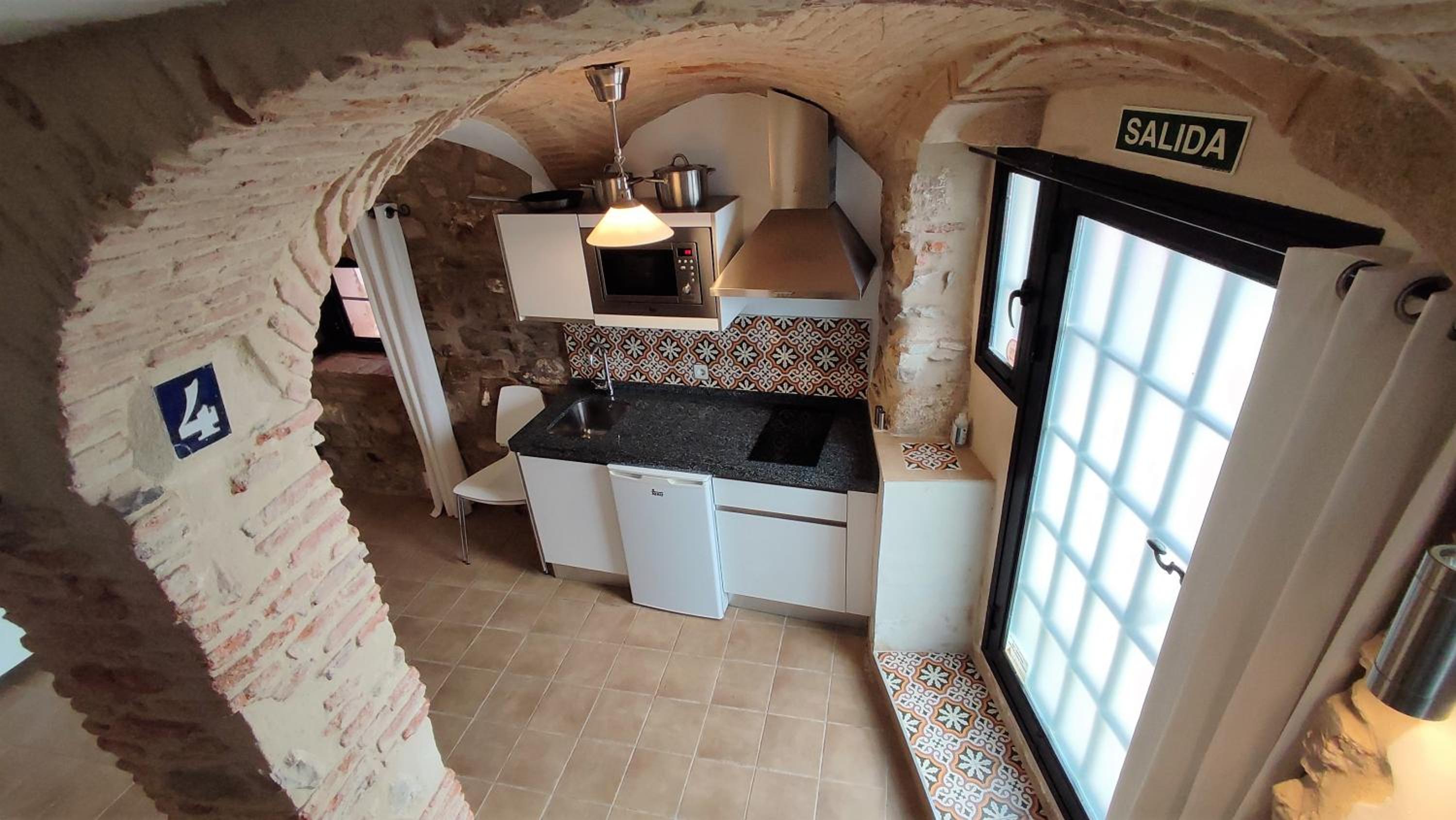 Two-Bedroom House - Photo 20