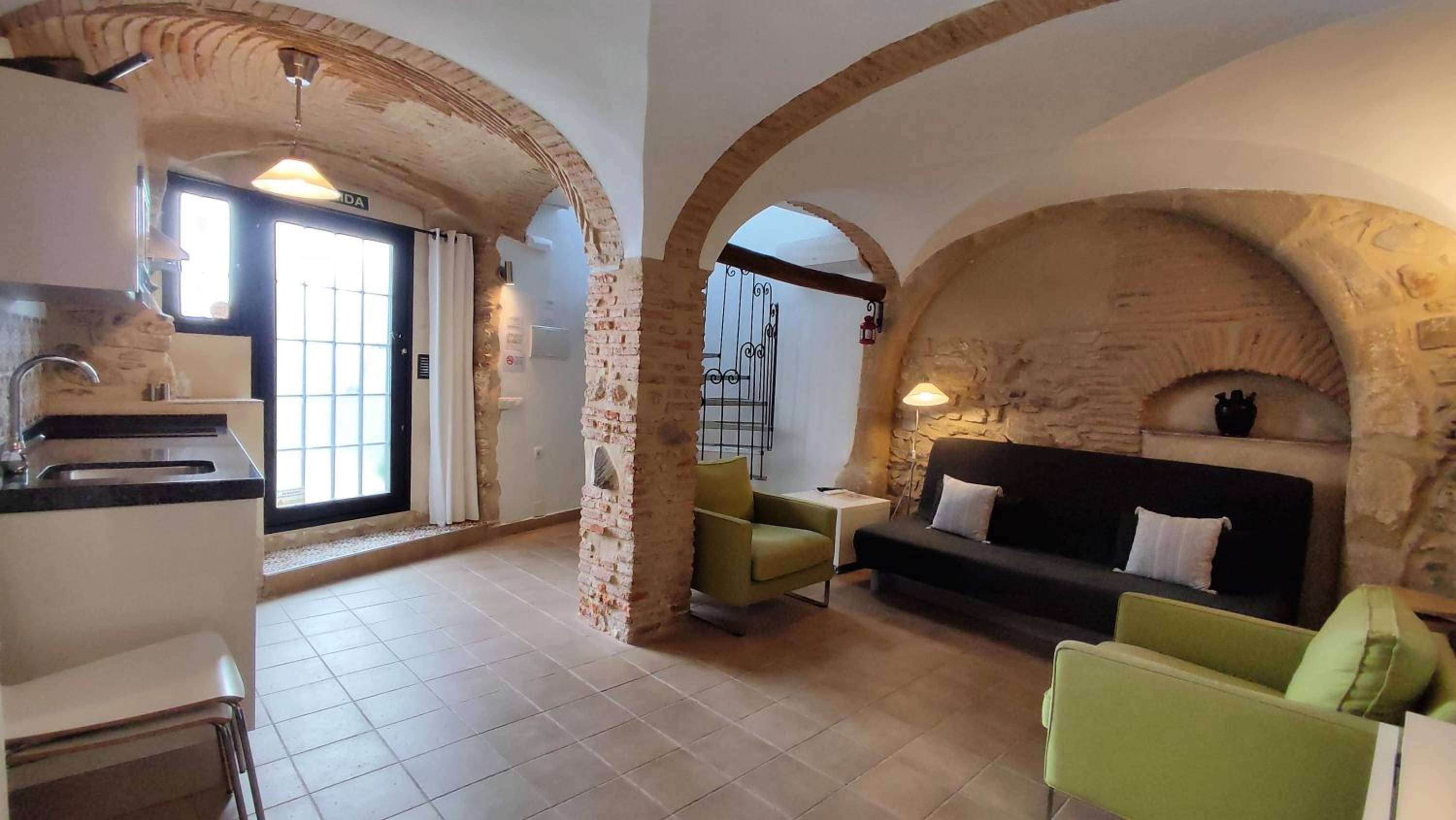 Two-Bedroom House - Photo 21