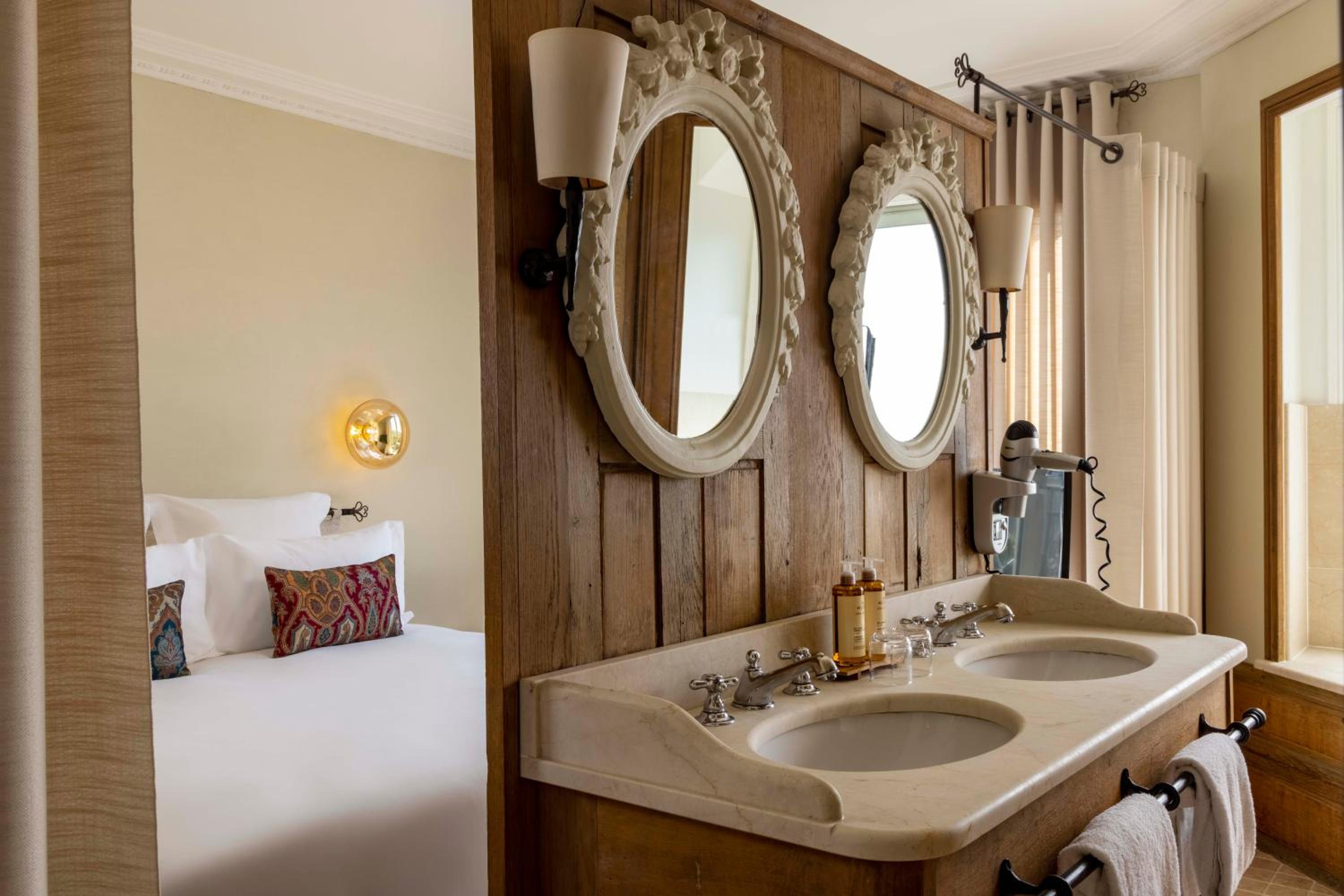 Deluxe Double Room photo 2