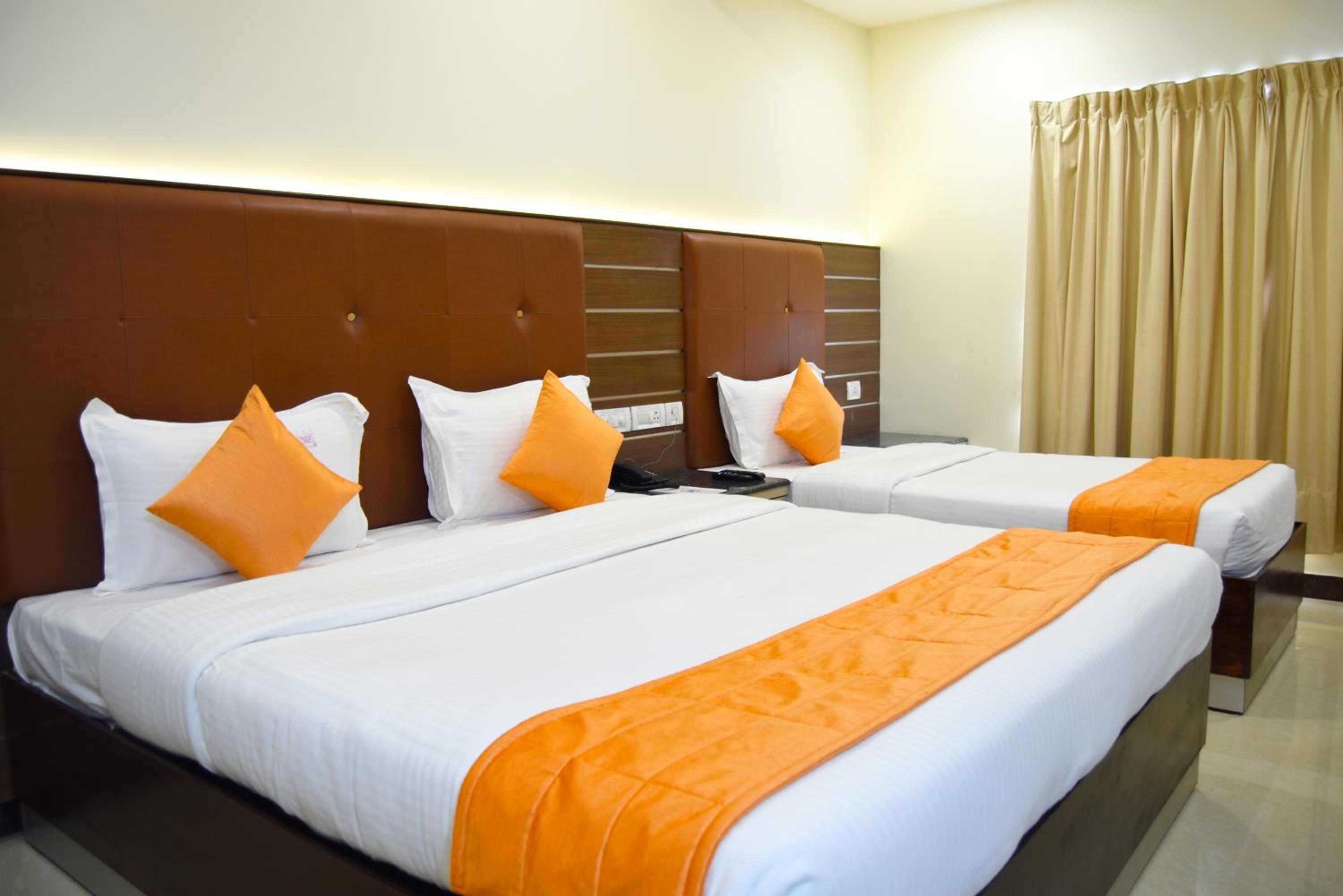 Triple Room with City View