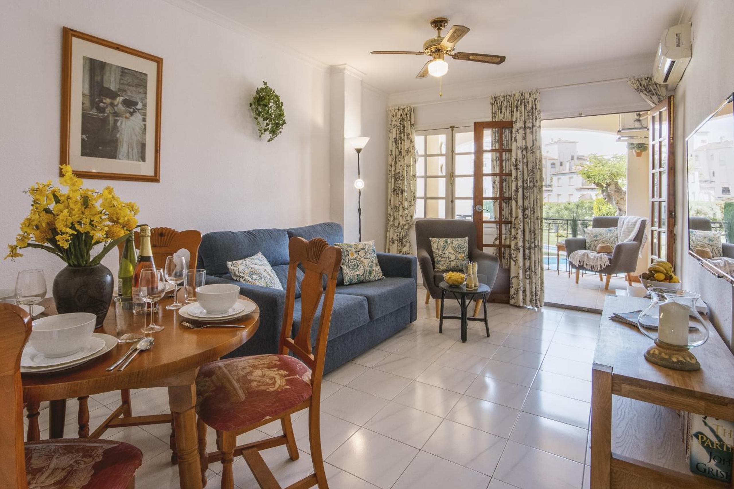 Apartamento con vista a la piscina