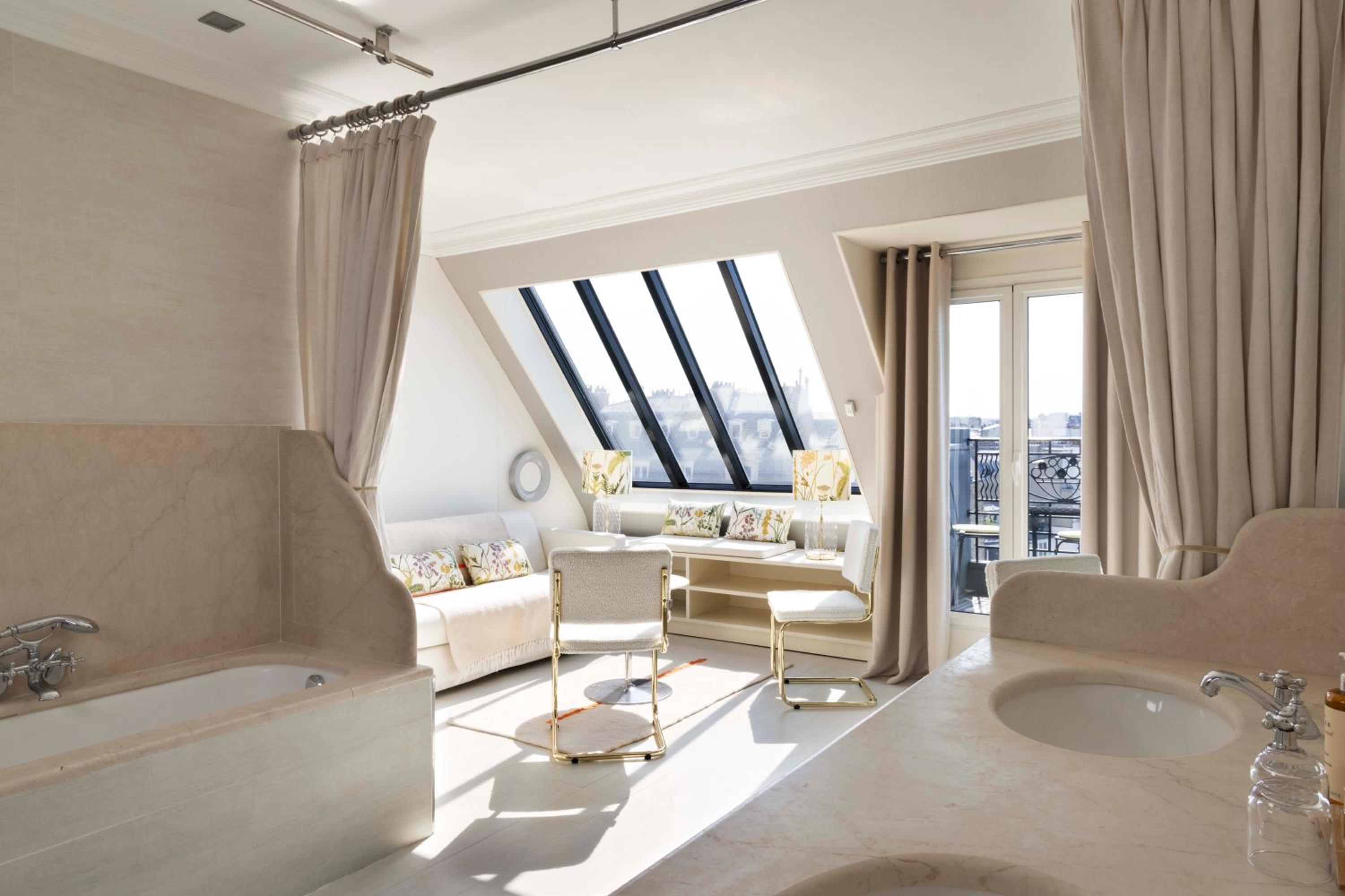 Suite with Balcony Eiffel Tower view 