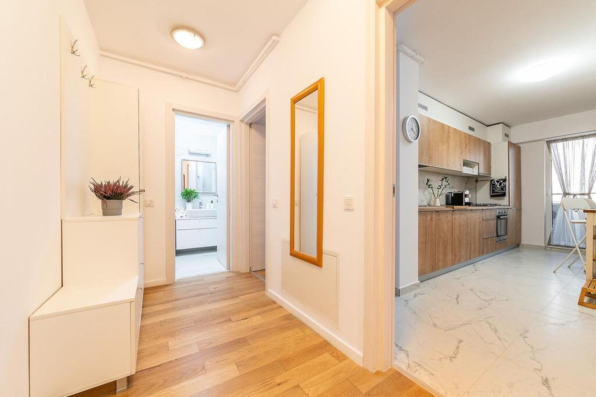 Apartment with Terrace - Photo 4