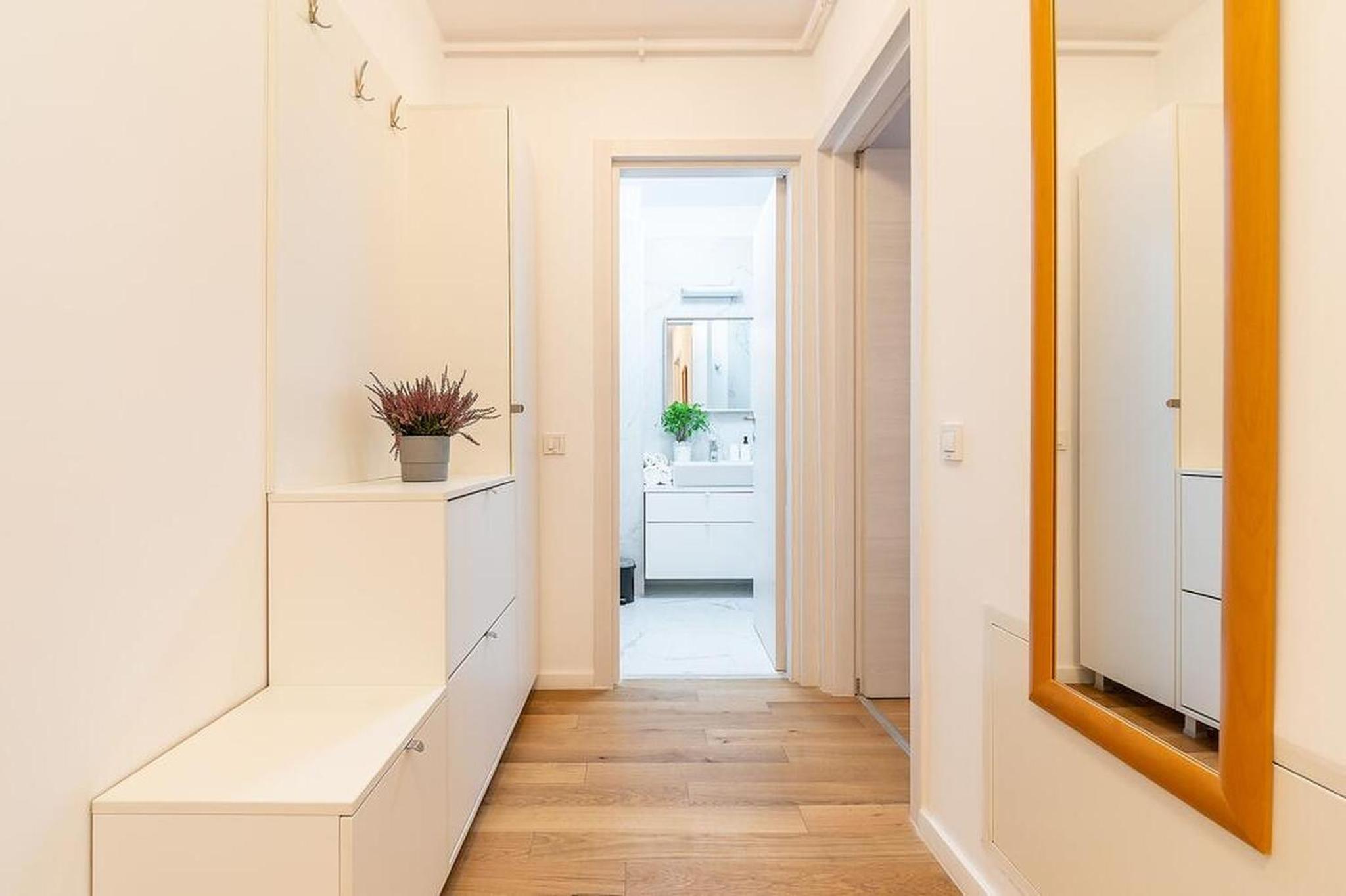 Apartment with Terrace - Photo 14