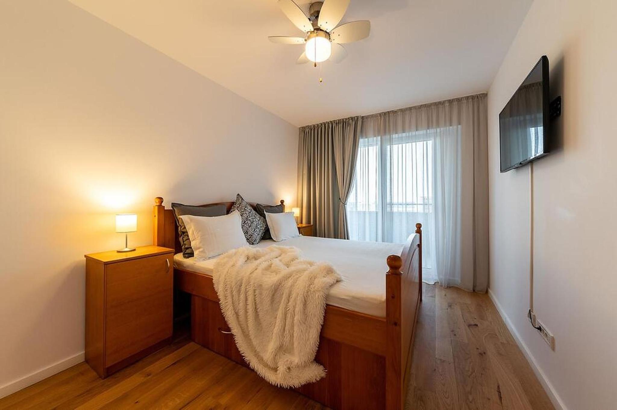 Apartment with Terrace - Photo 2