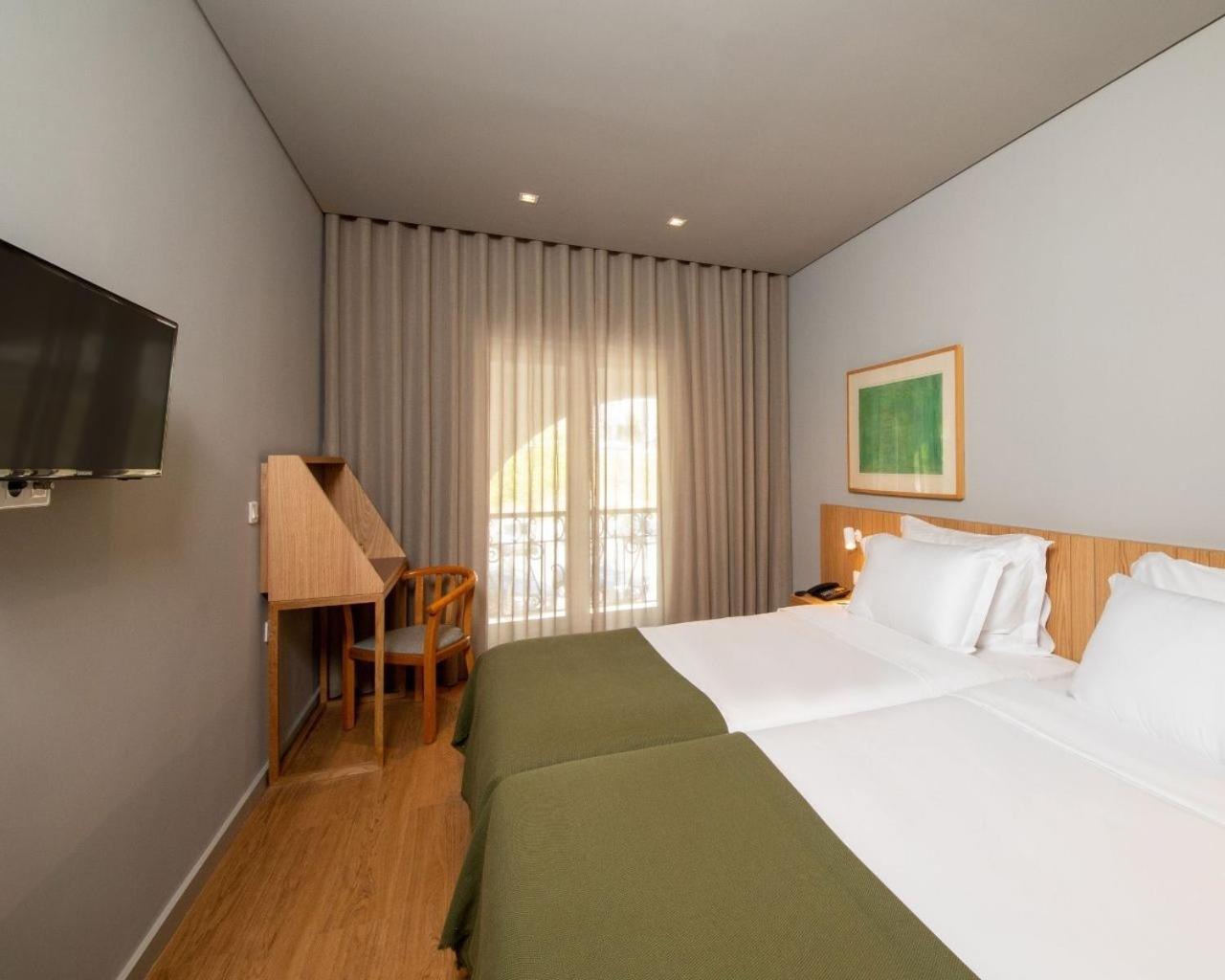 Twin Room with Balcony - Photo 1