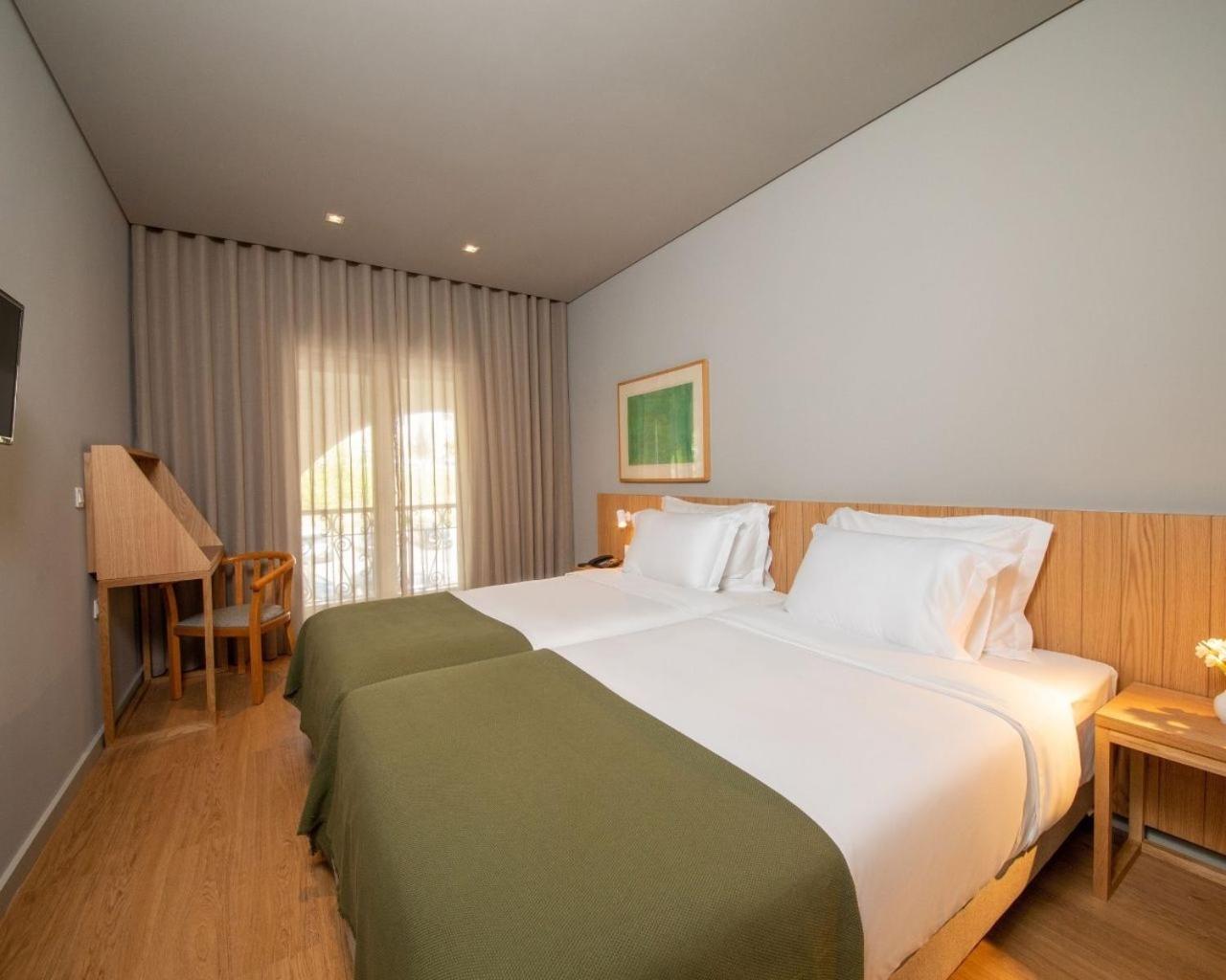 Twin Room with Balcony - Photo 2