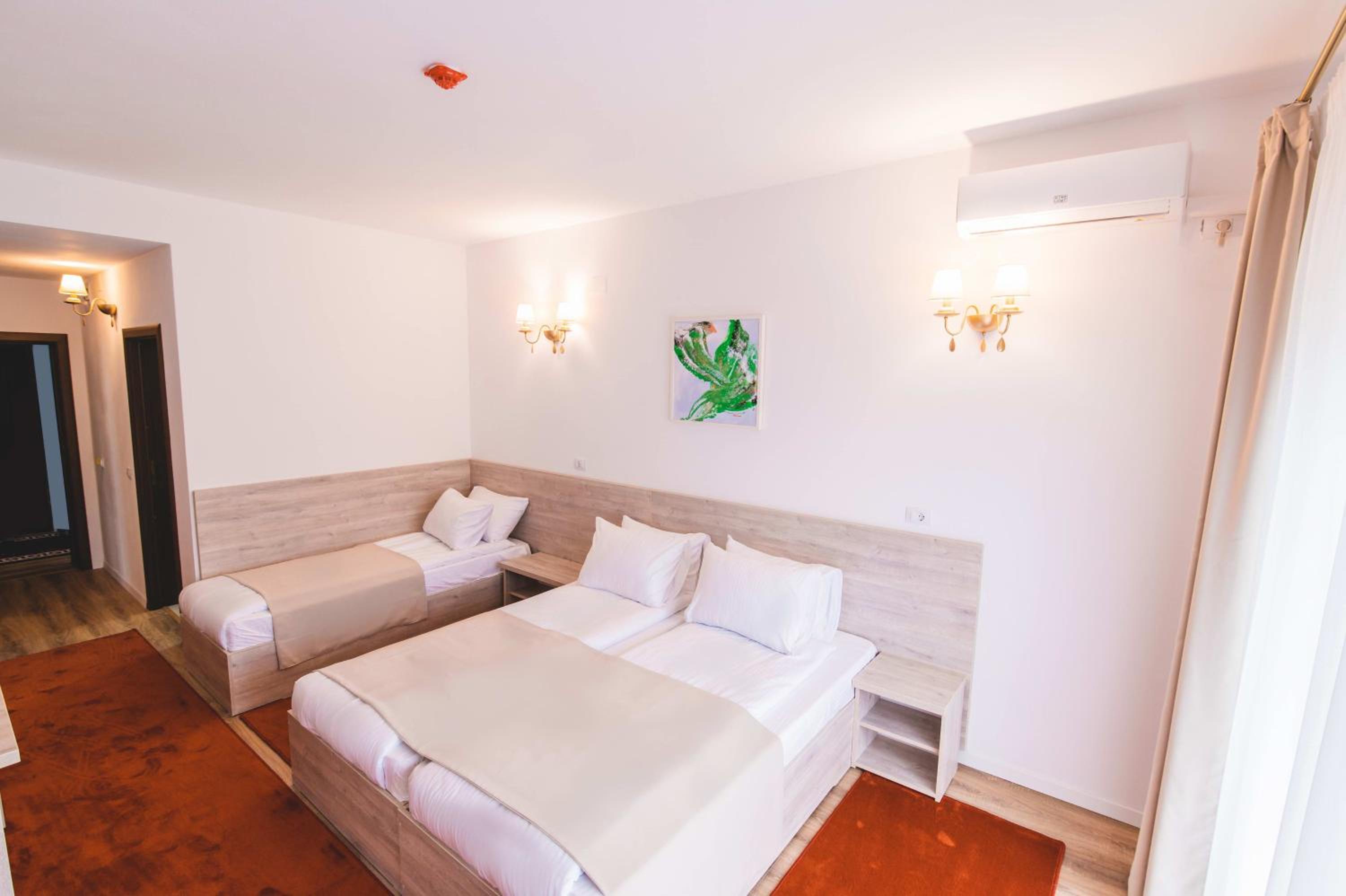 Triple Room with Balcony - Photo 8