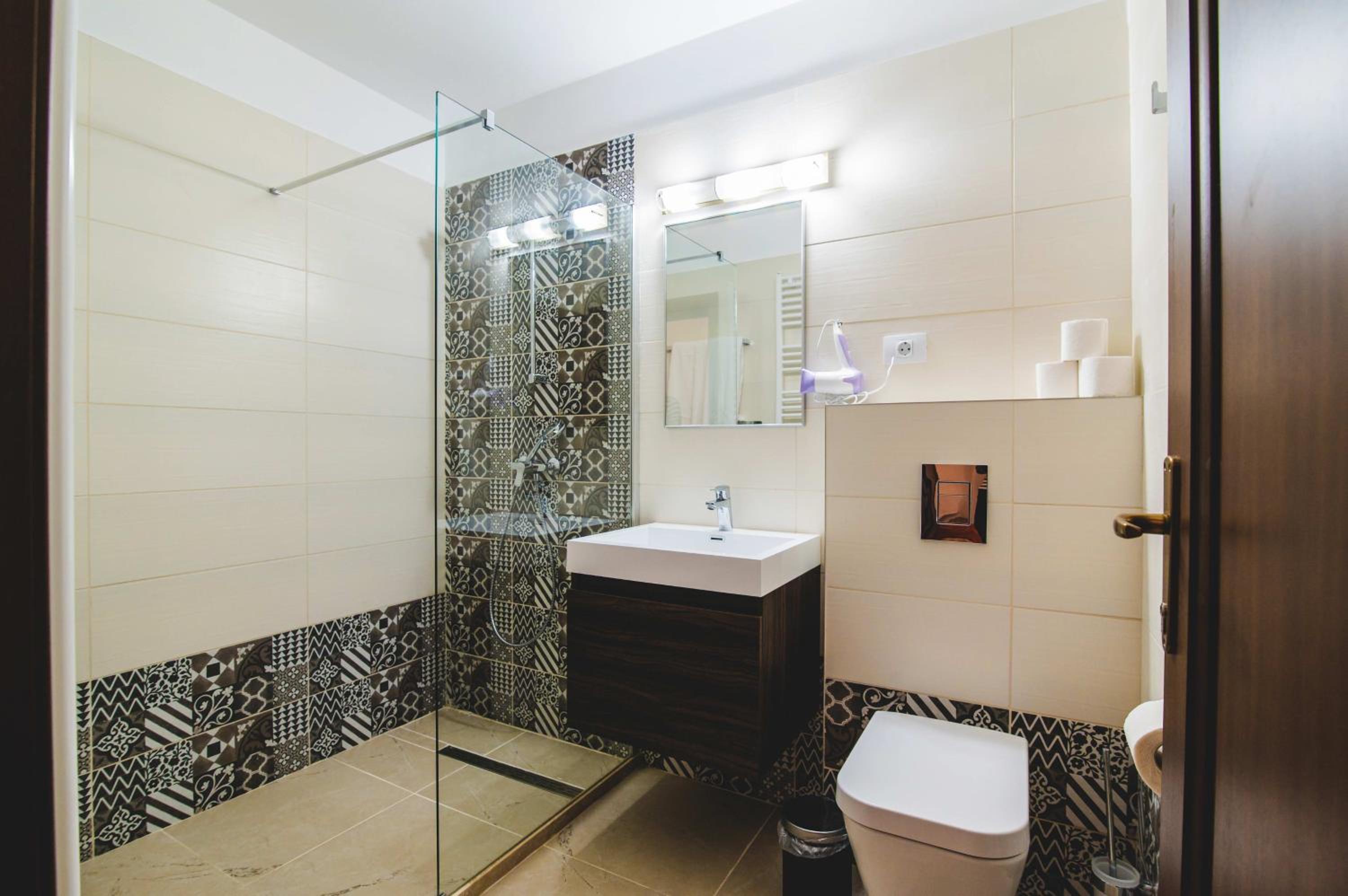 Triple Room with Balcony - Photo 12