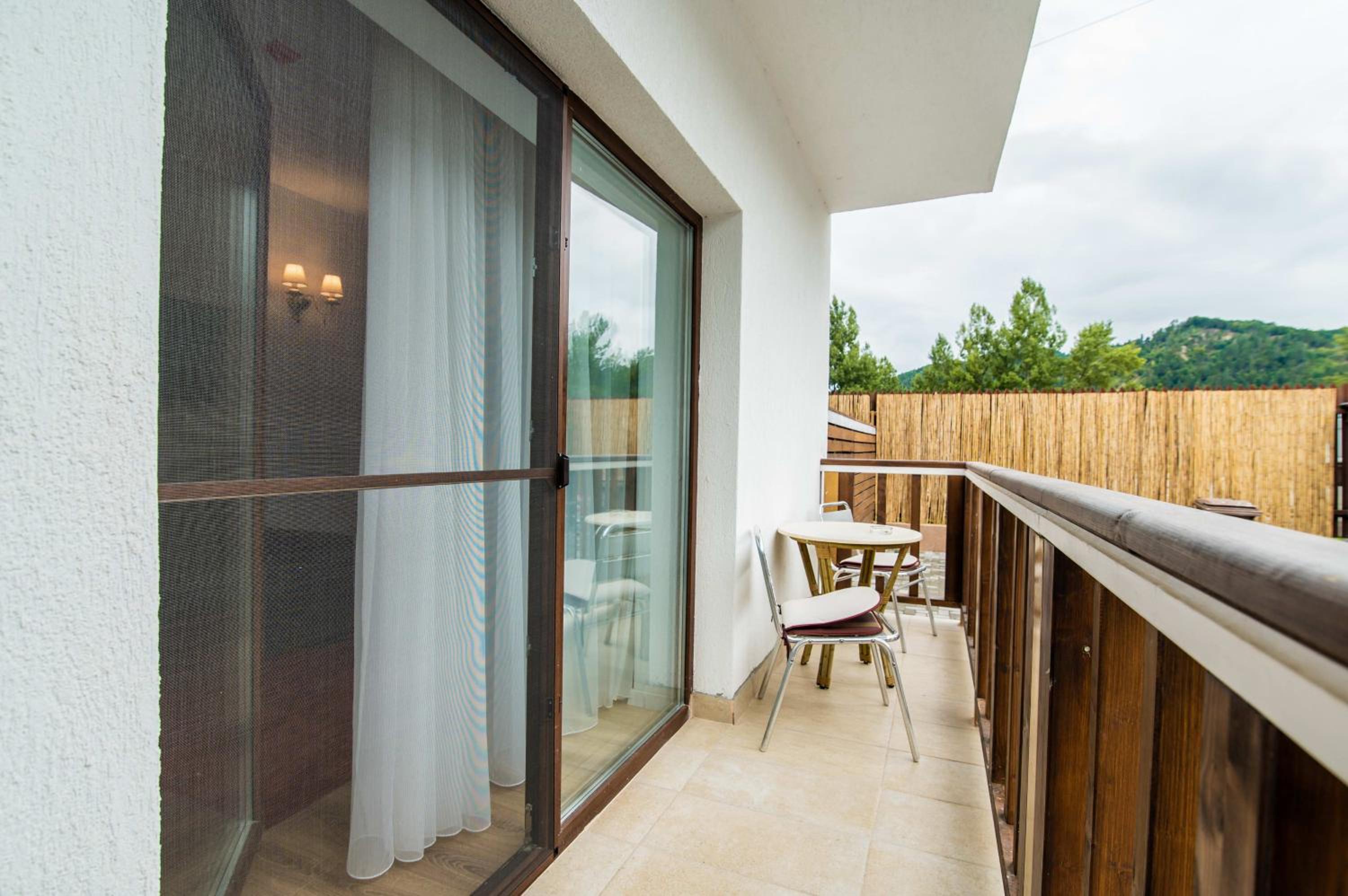 Triple Room with Balcony - Photo 11