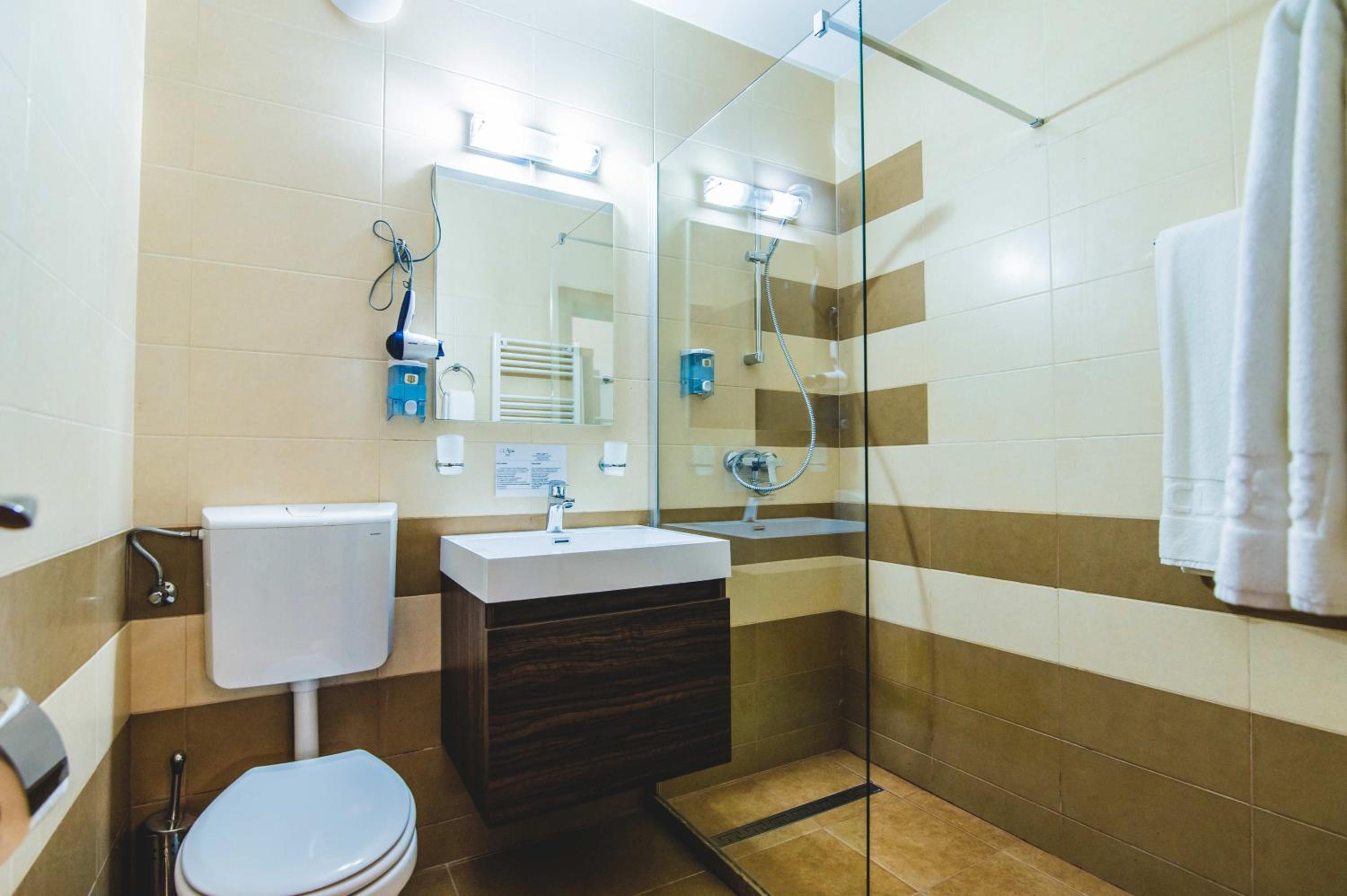 Superior Double or Twin Room with Balcony Building A - Photo 6