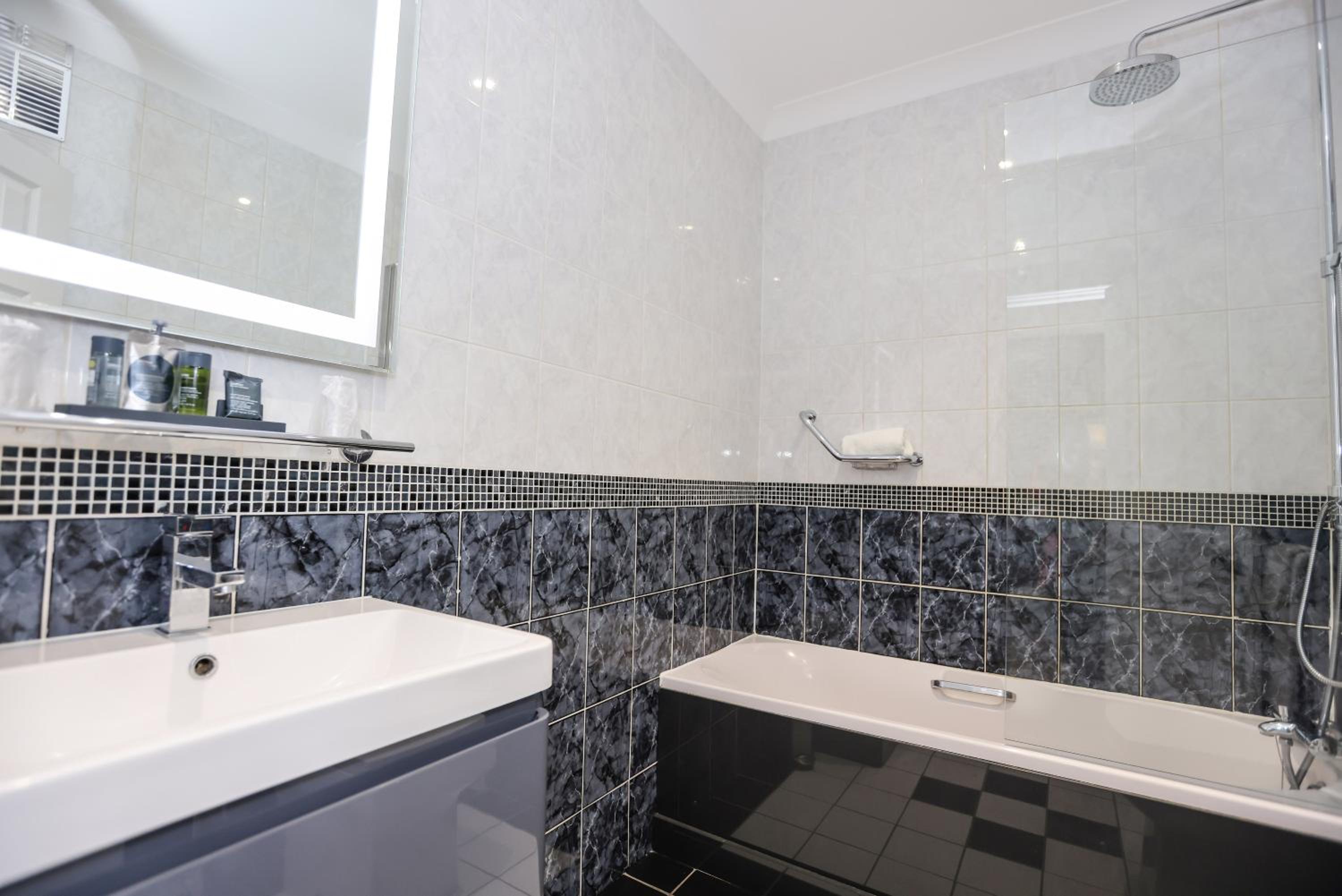 Standard Double Room - Photo 6
