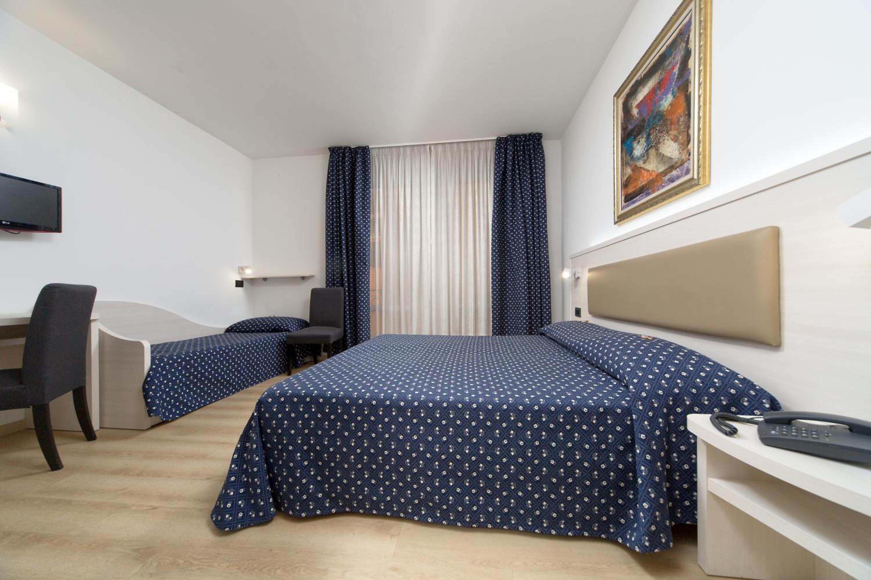 Triple Room - Photo 5