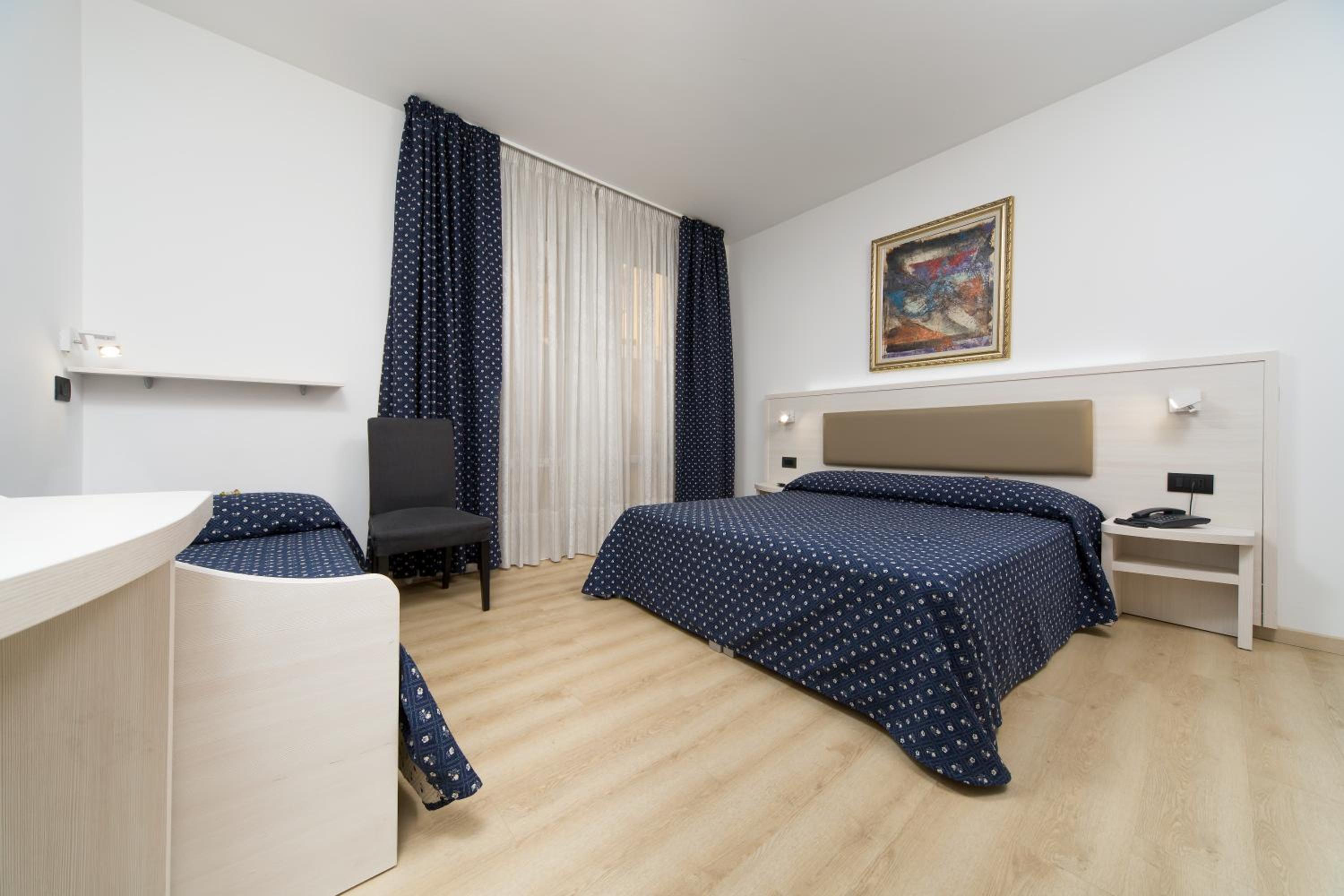 Triple Room - Photo 6