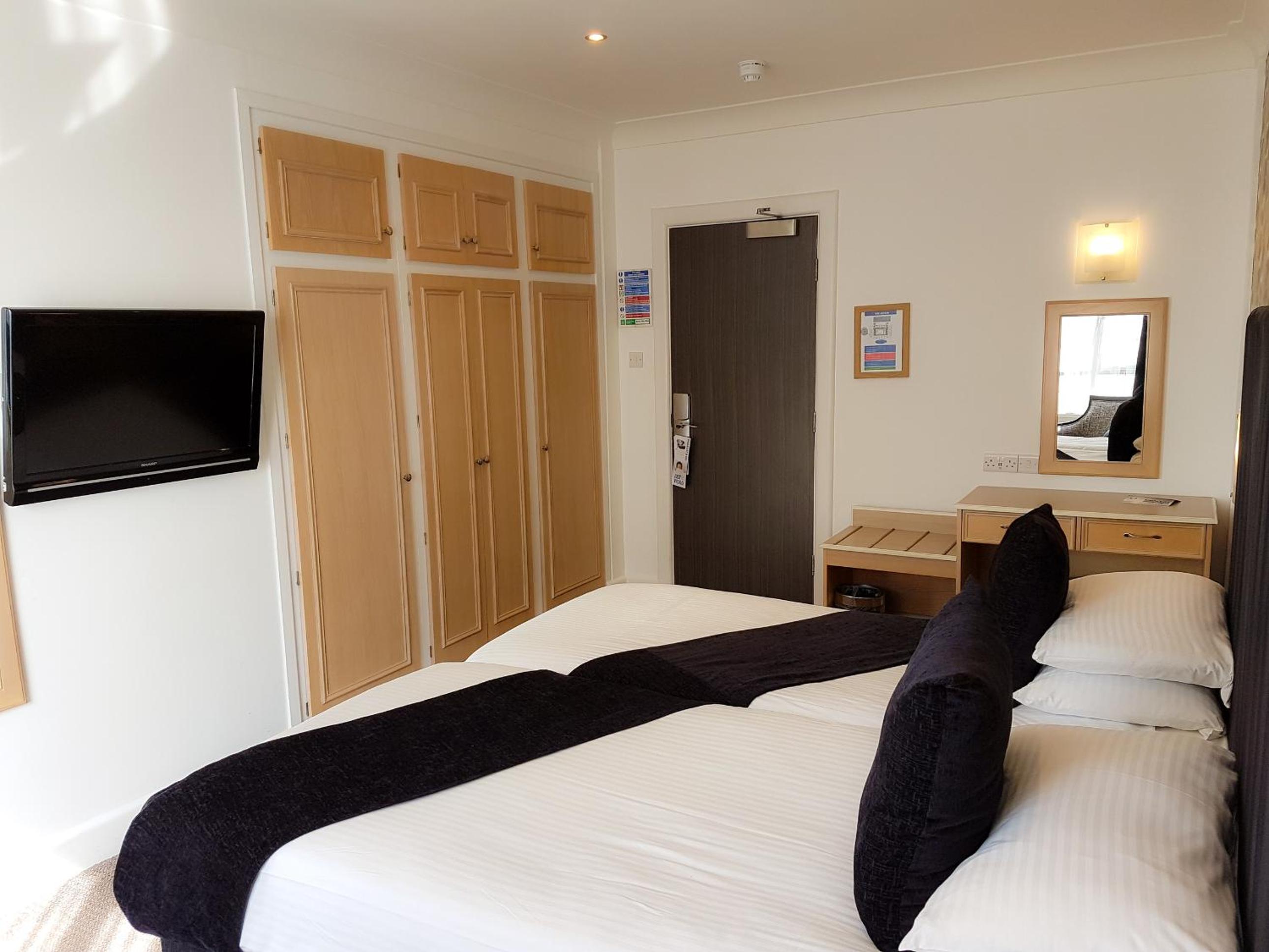 Standard King or Twin Room - Photo 9