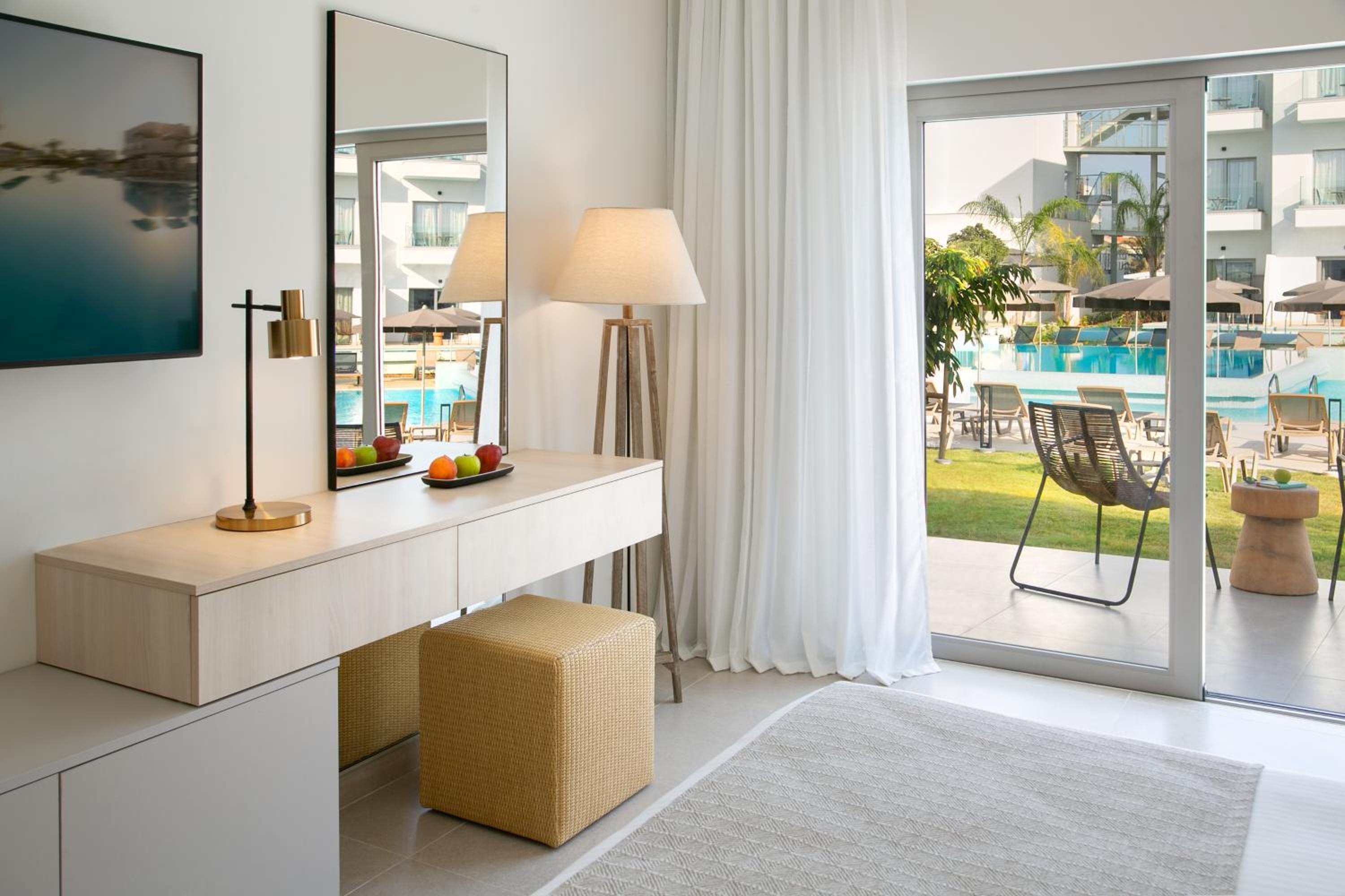 Superior Room Pool View - Photo 6