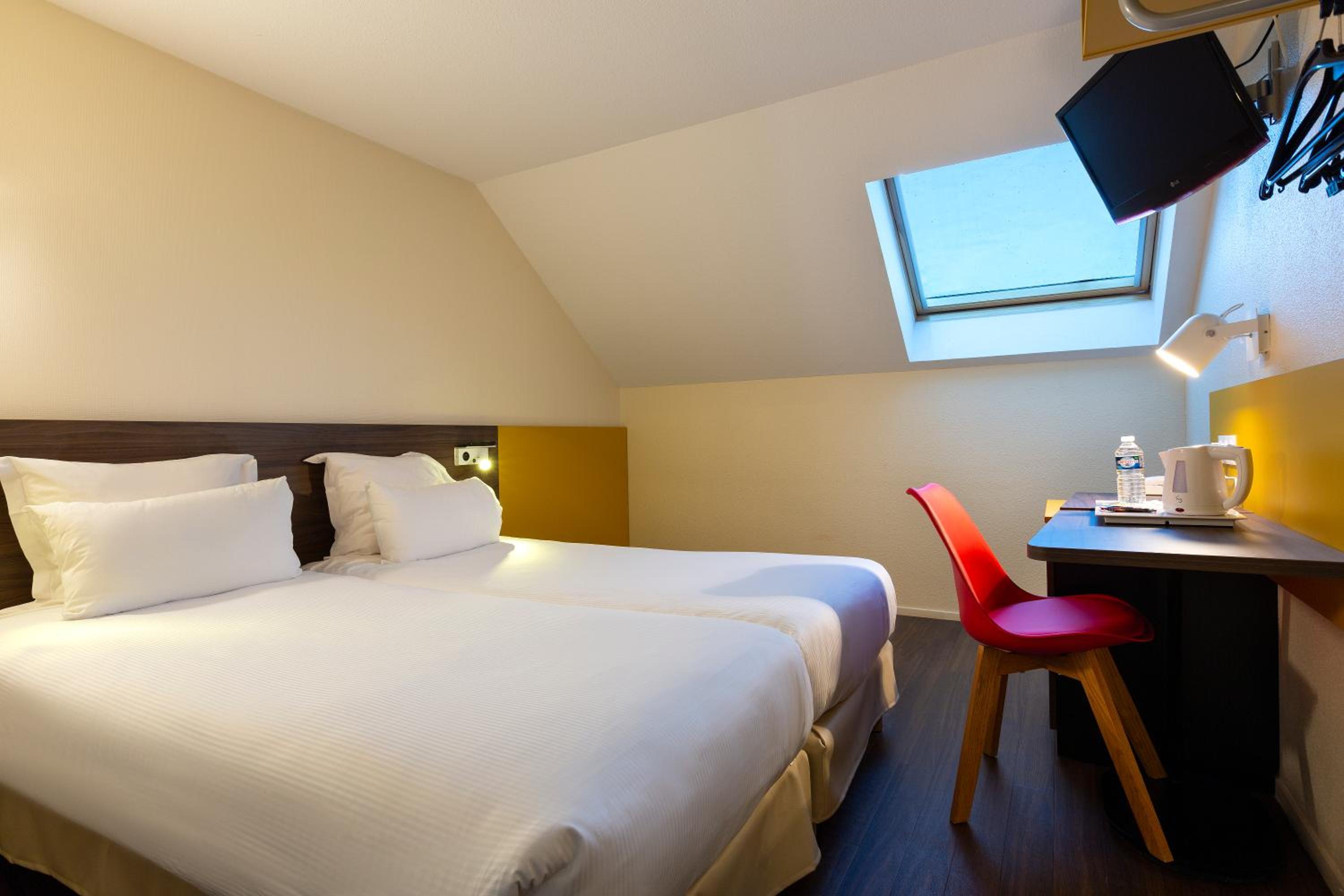 Twin Room - Photo 1
