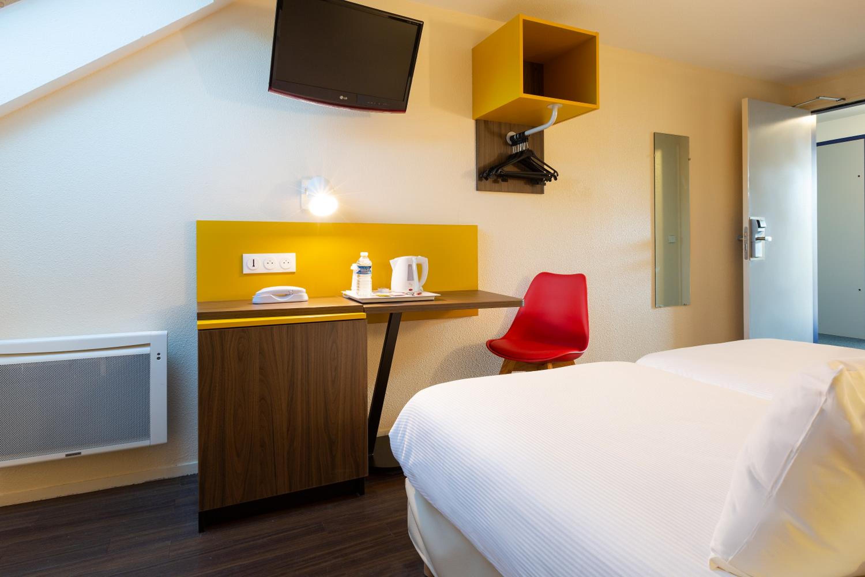 Twin Room - Photo 2
