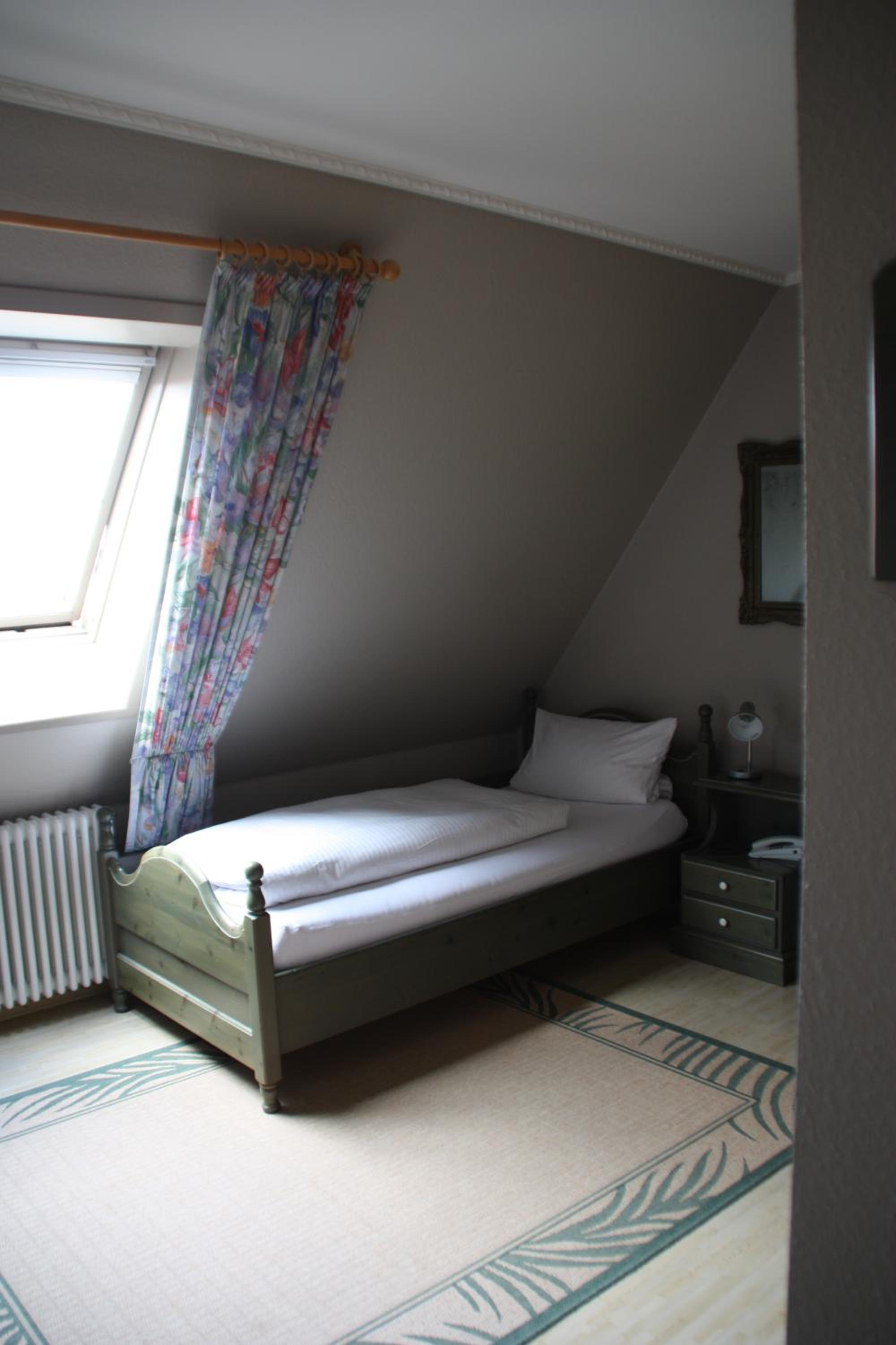 Single Room photo 3