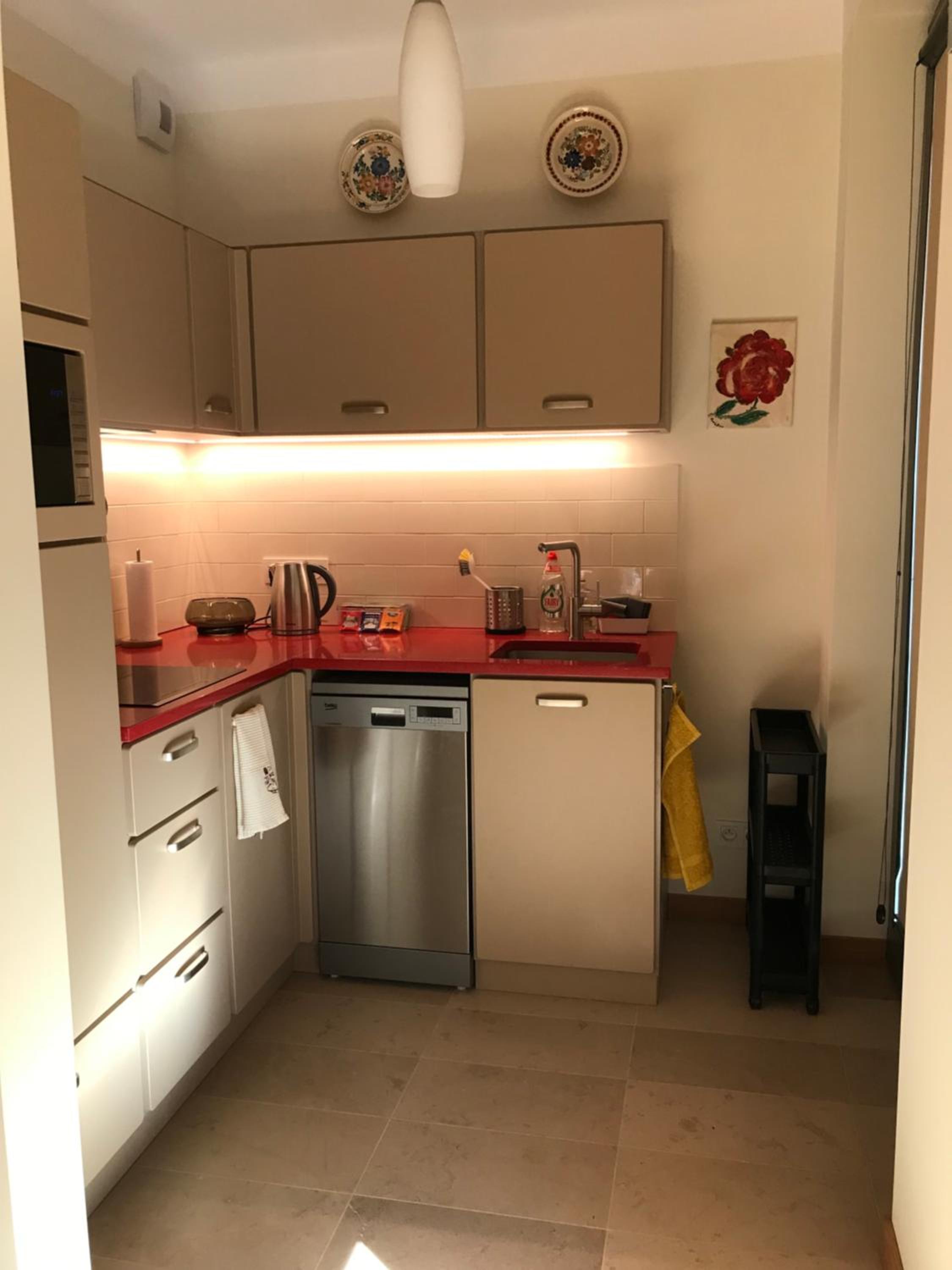 One-Bedroom Apartment - Photo 1