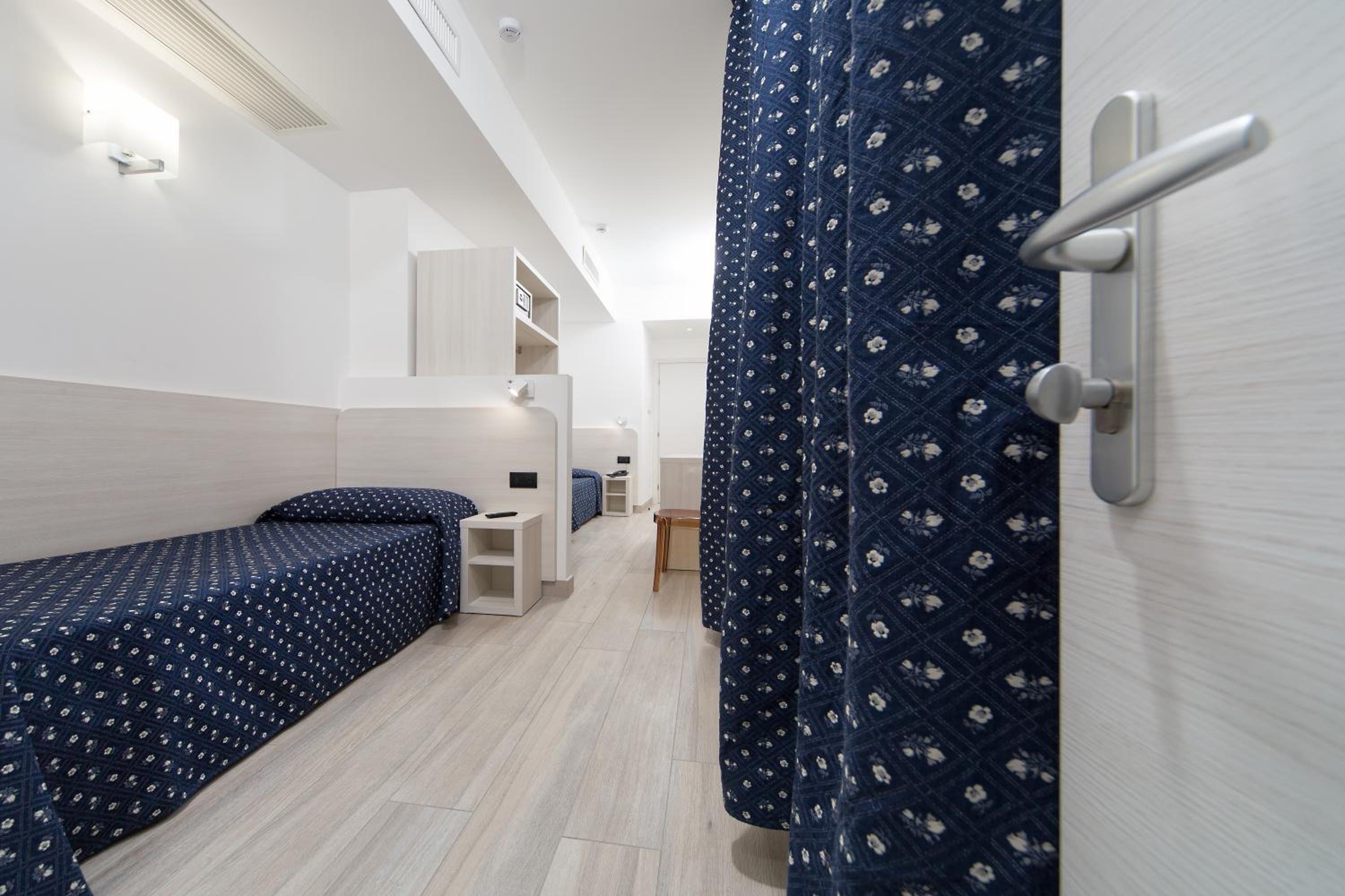 Twin Room - Photo 1