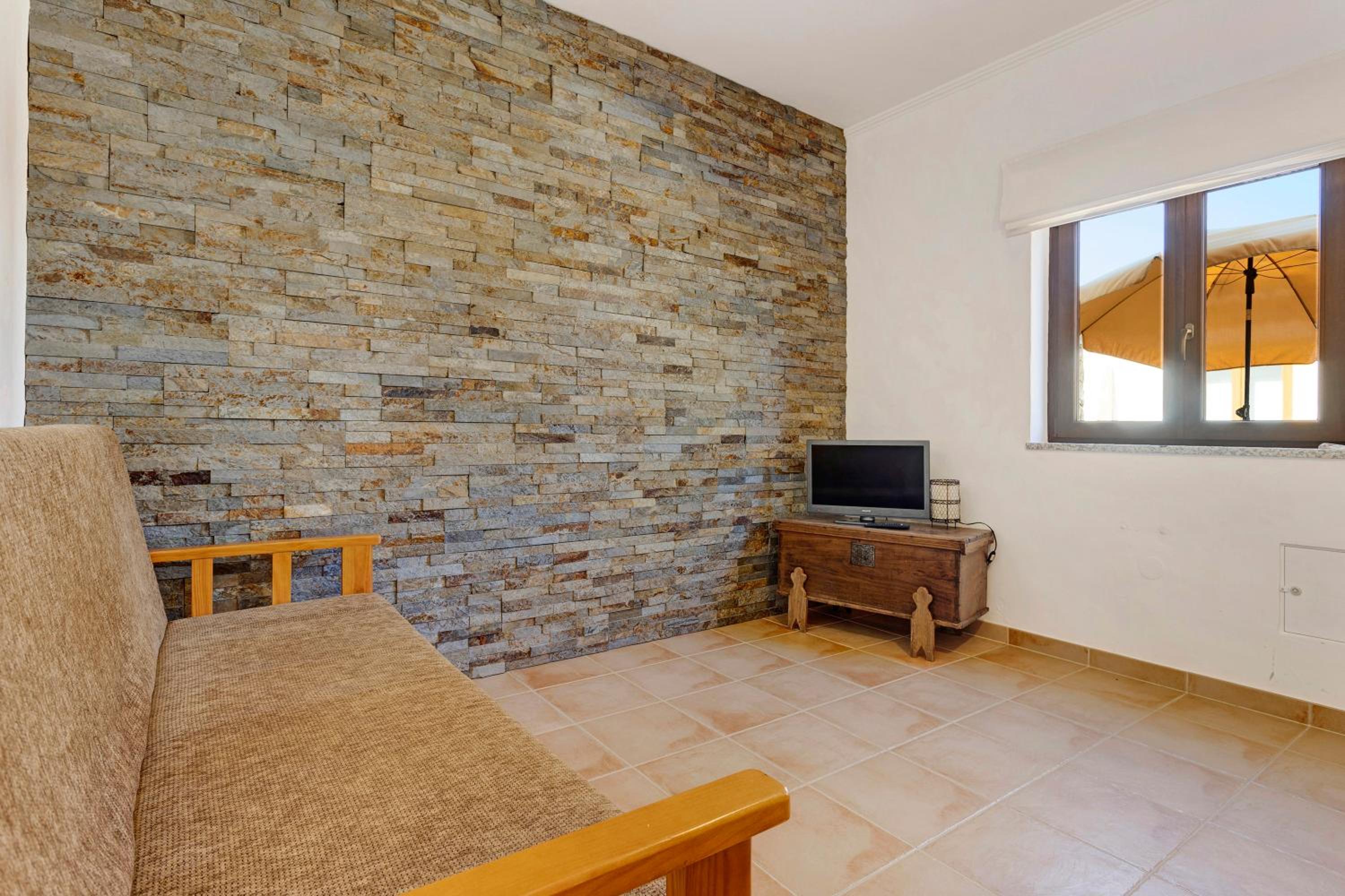 One-Bedroom House - Photo 3