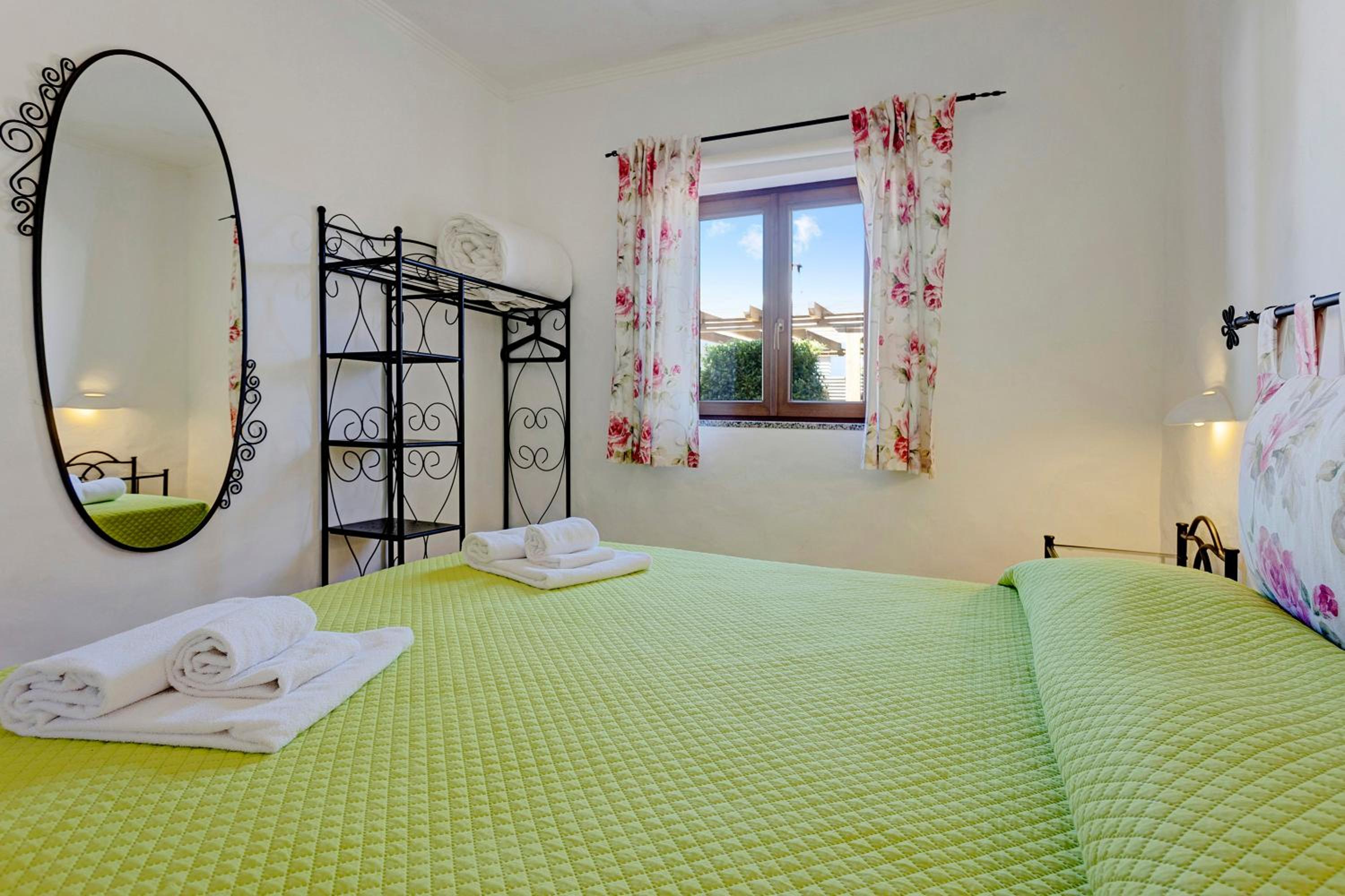 One-Bedroom House - Photo 15