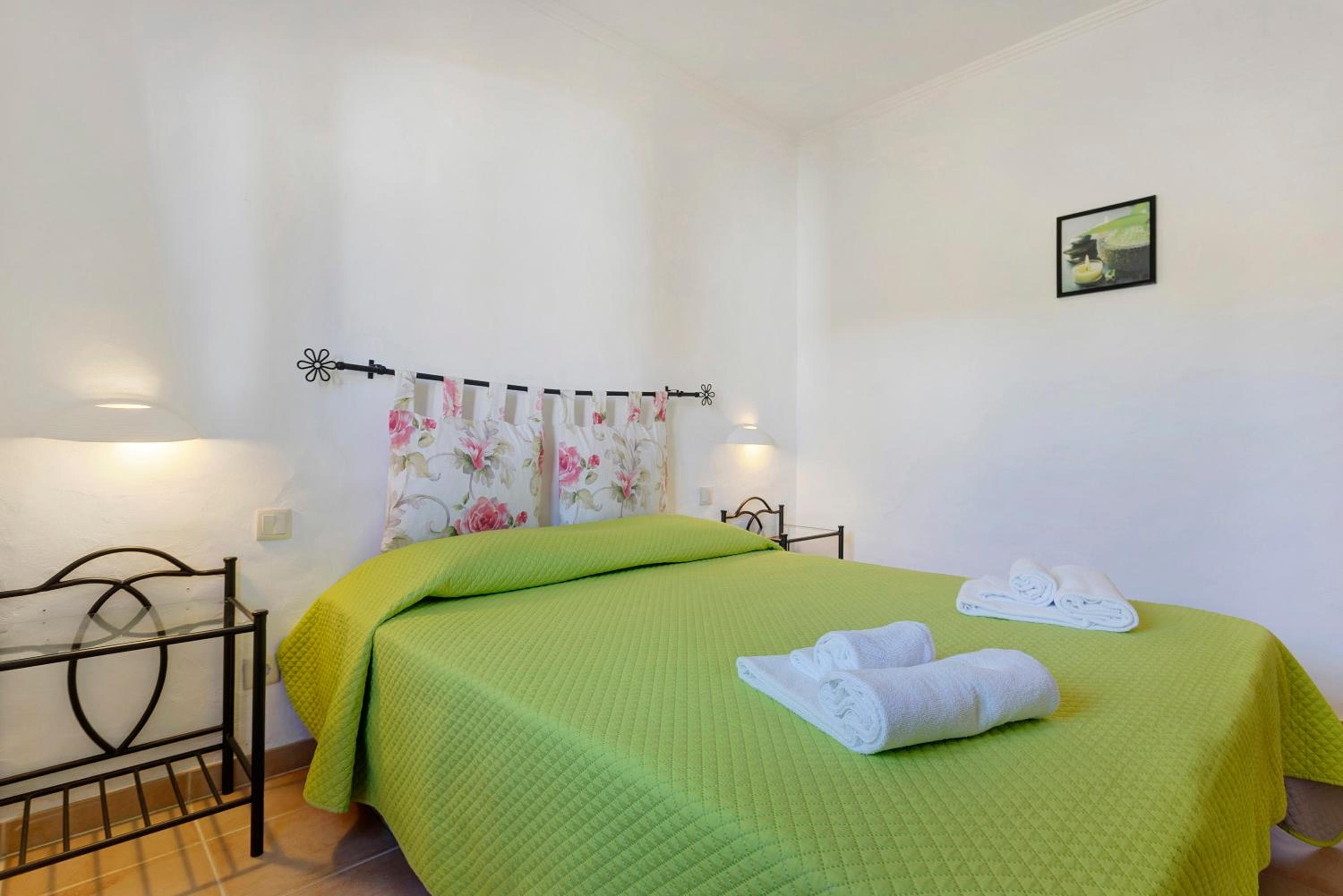 One-Bedroom House - Photo 18