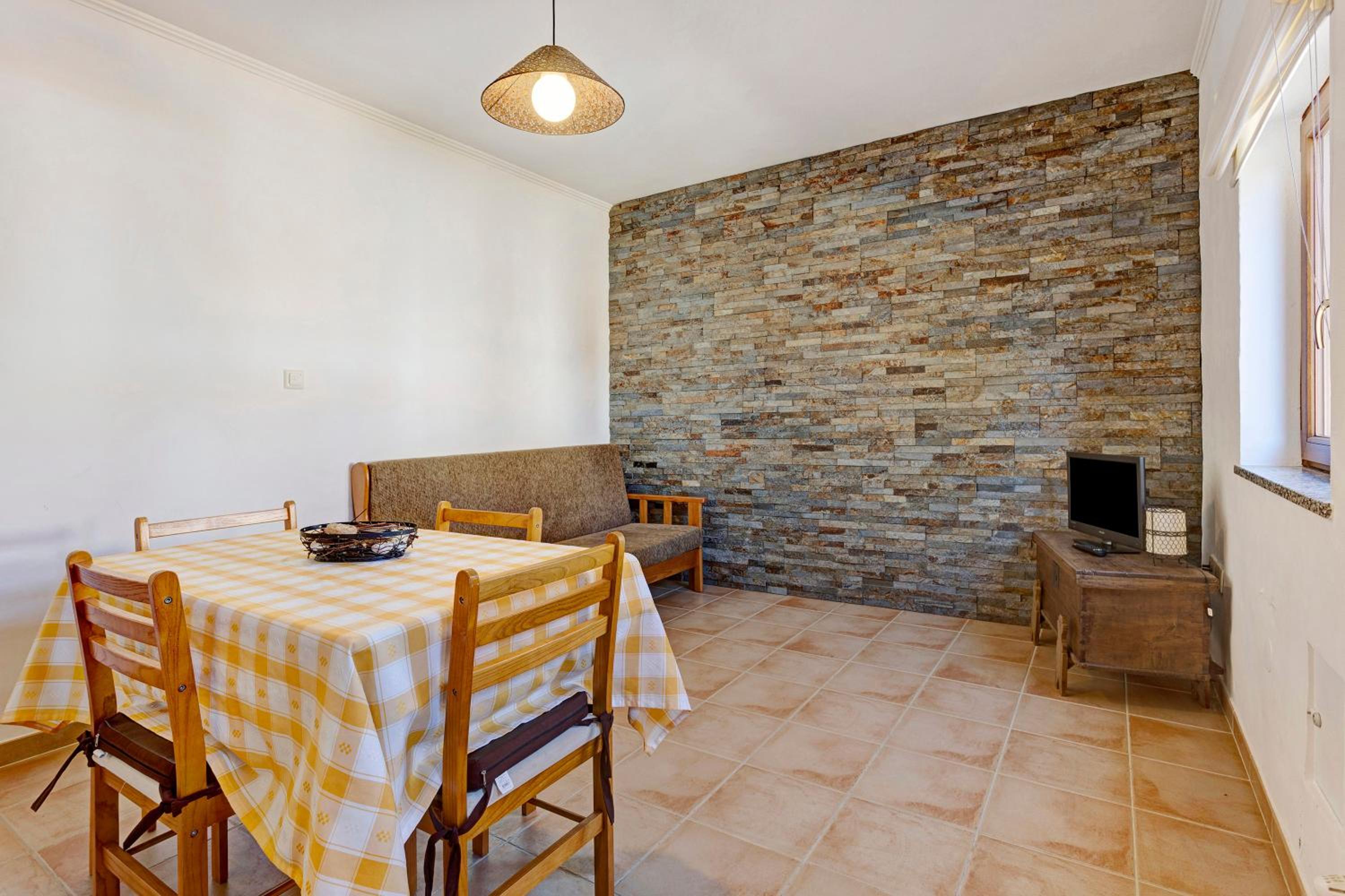 One-Bedroom House - Photo 2