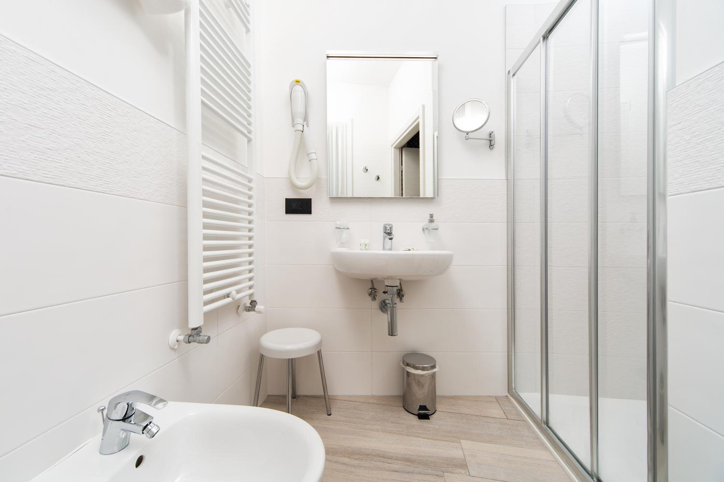 Double Room - Photo 10