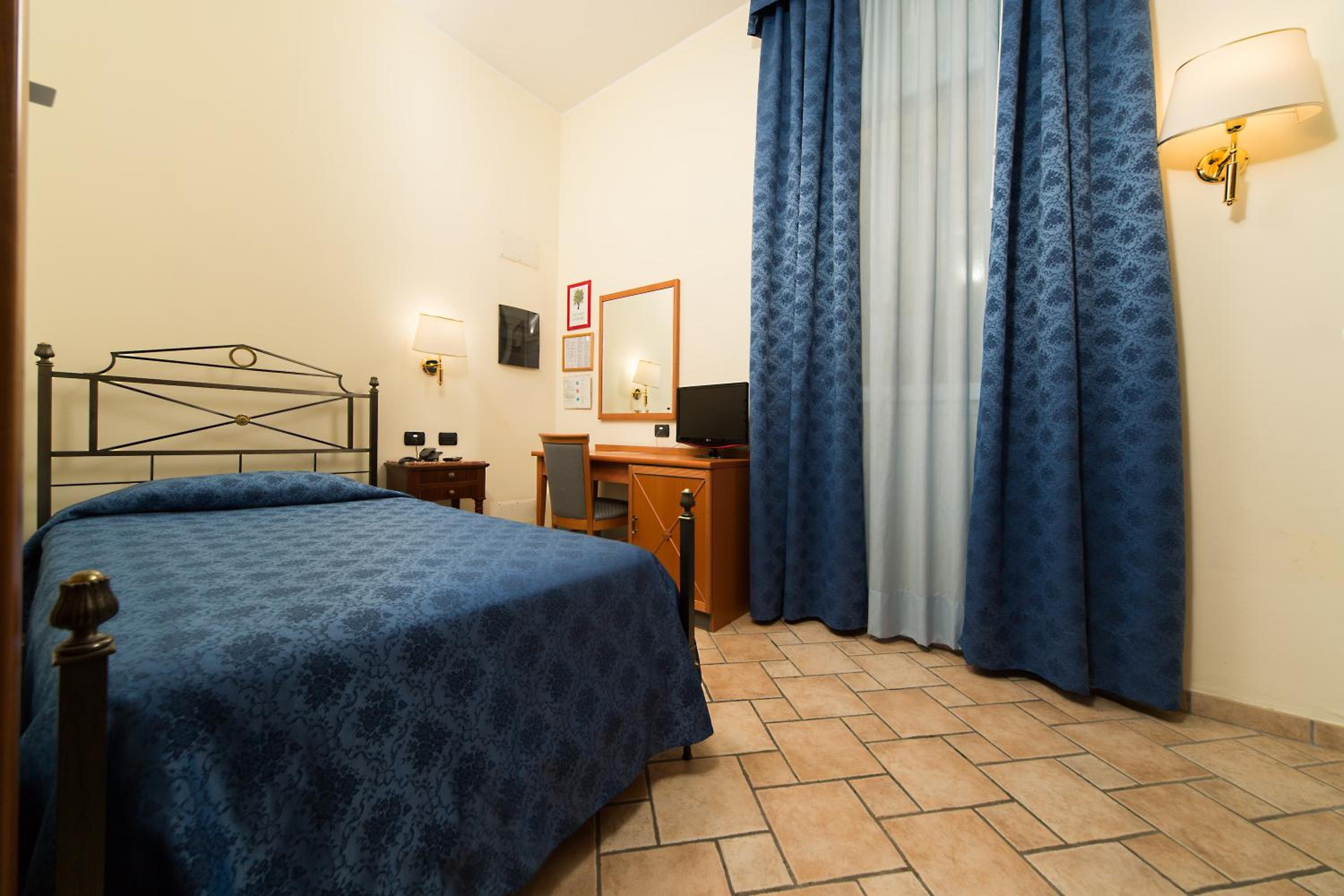 Double Room - Photo 3