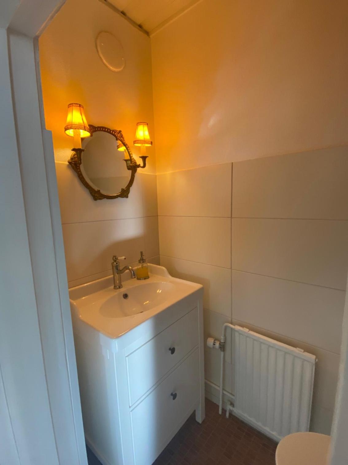 Deluxe Double Room with Shower - Photo 8