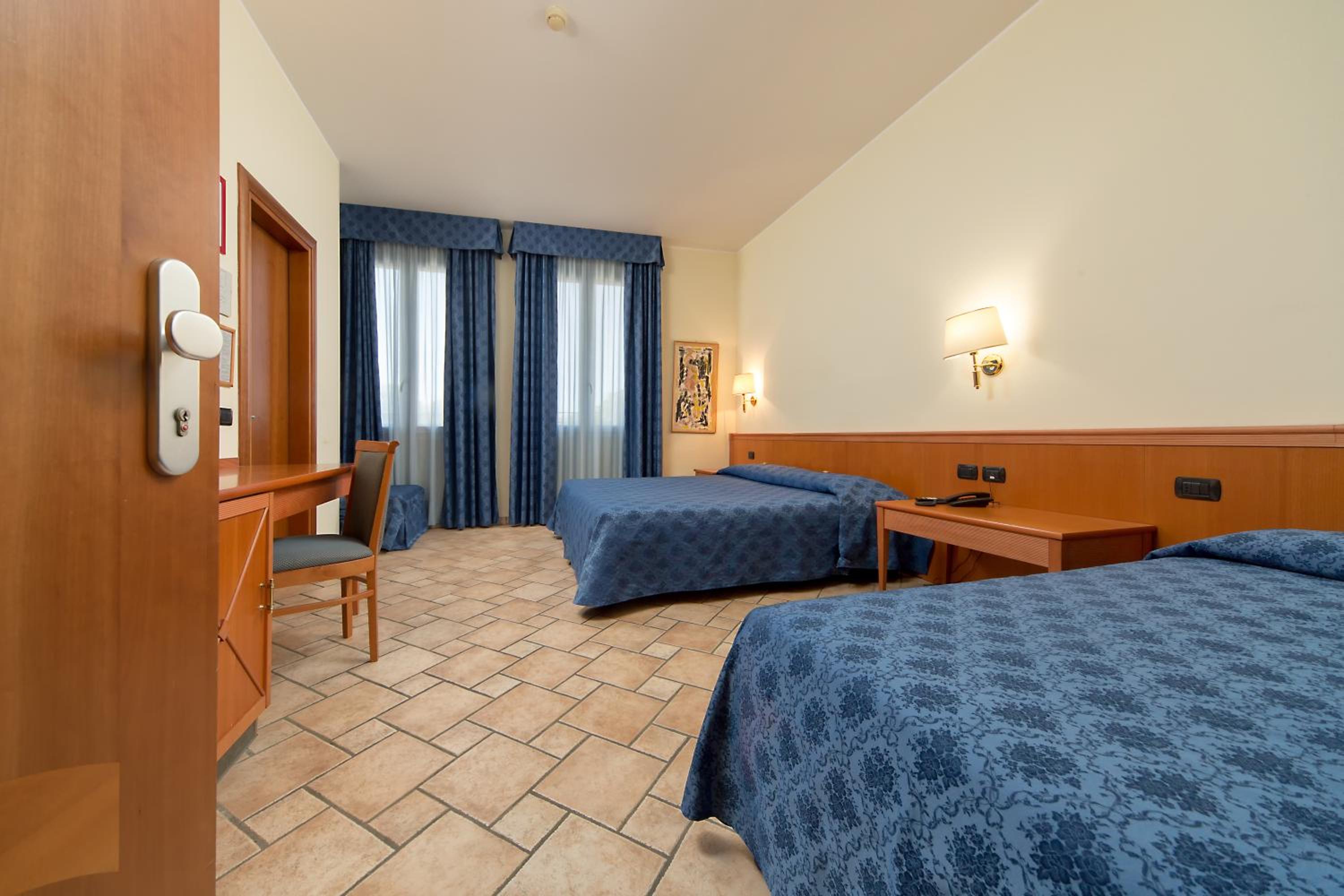 Triple Room - Photo 8